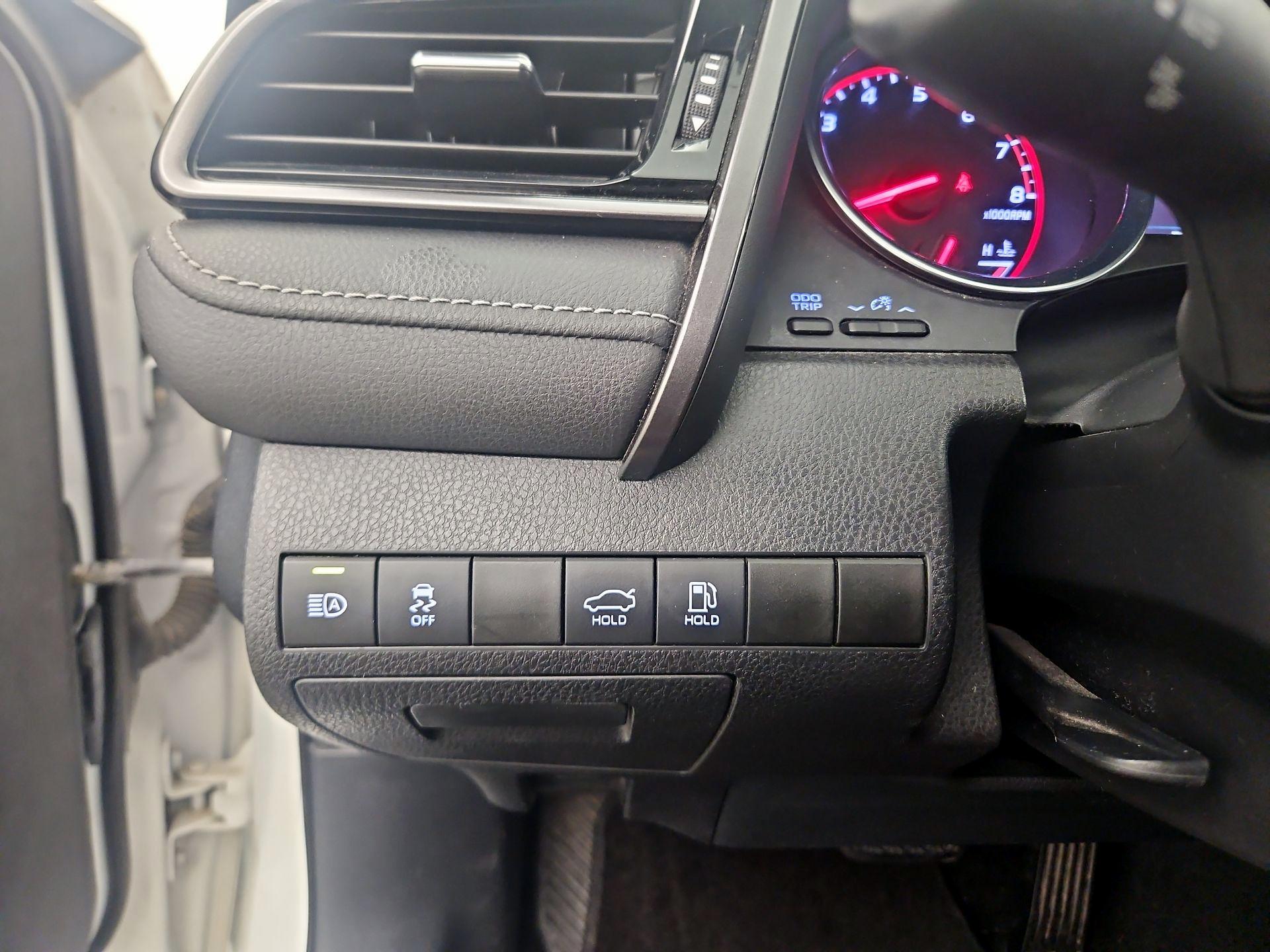 Thumbnail: 2019 Toyota Camry - 13