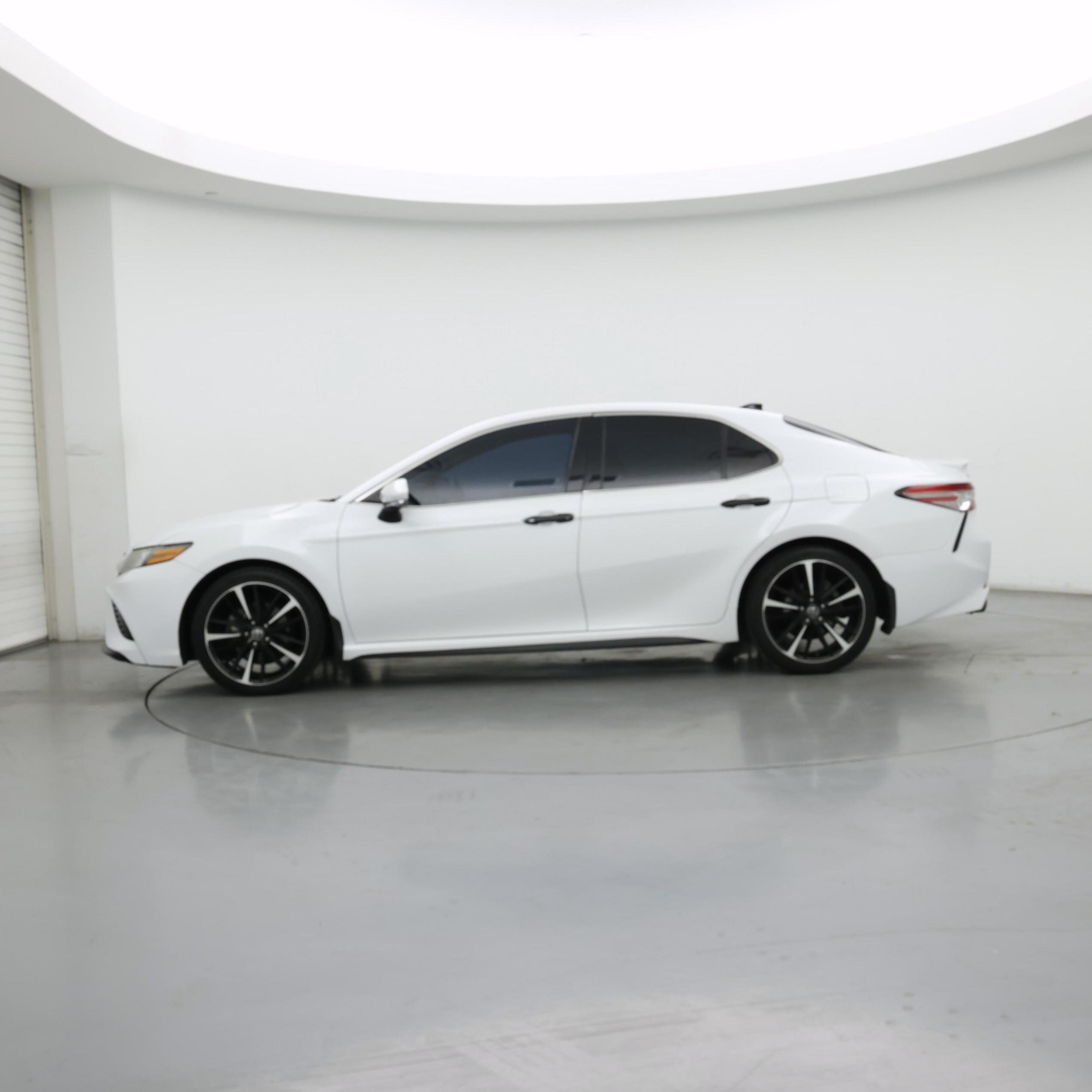 Thumbnail: 2019 Toyota Camry - 3