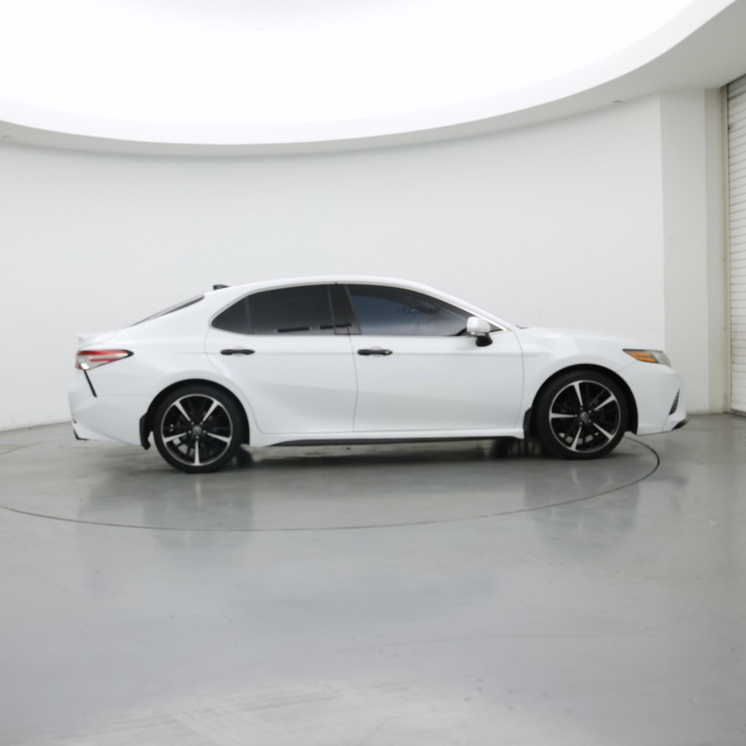 Thumbnail: 2019 Toyota Camry - 7