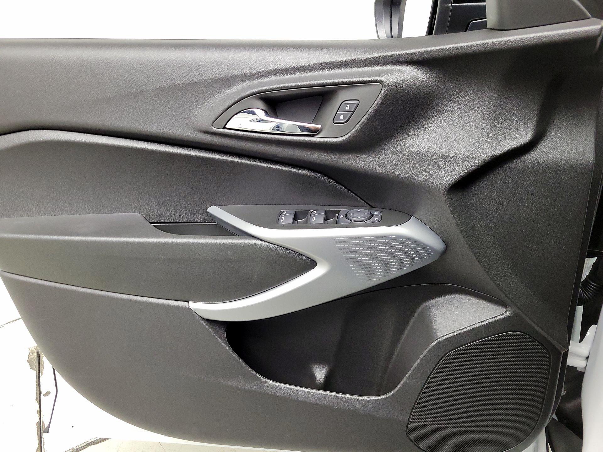 Thumbnail: 2025 Chevrolet Trax - 12