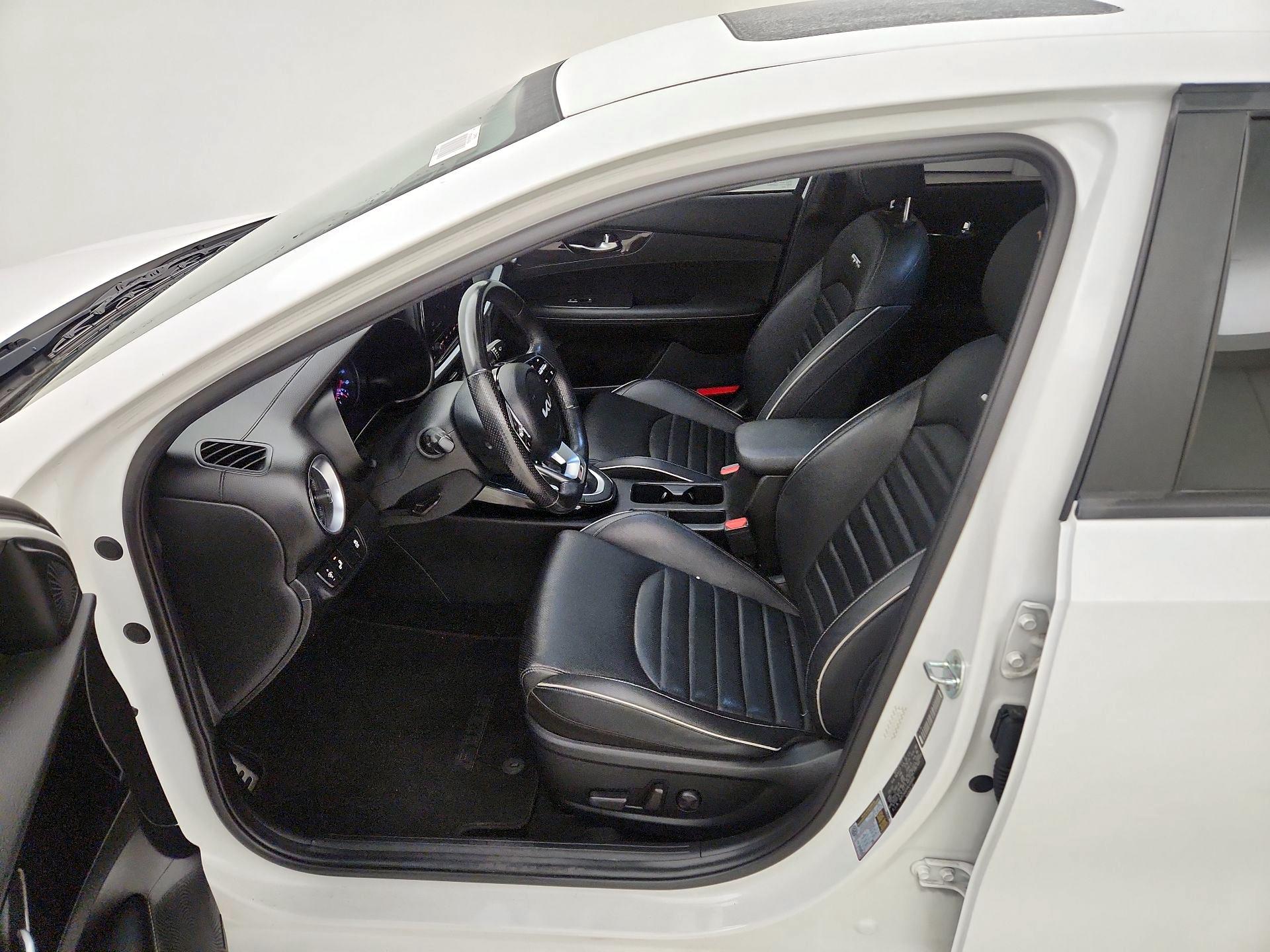 Thumbnail: 2022 Kia Forte - 11