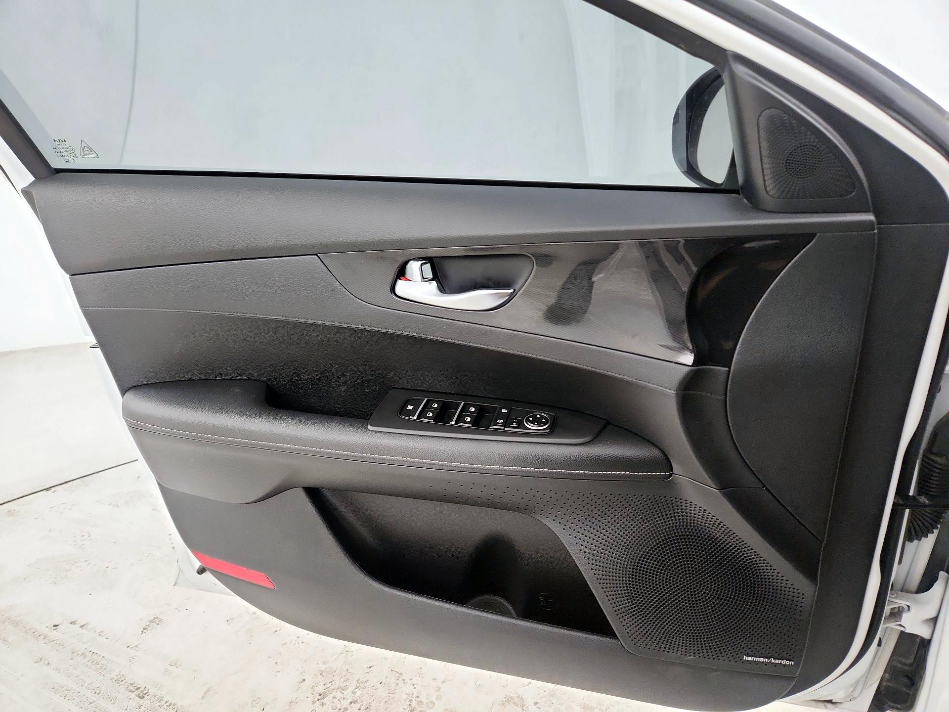 Thumbnail: 2022 Kia Forte - 12