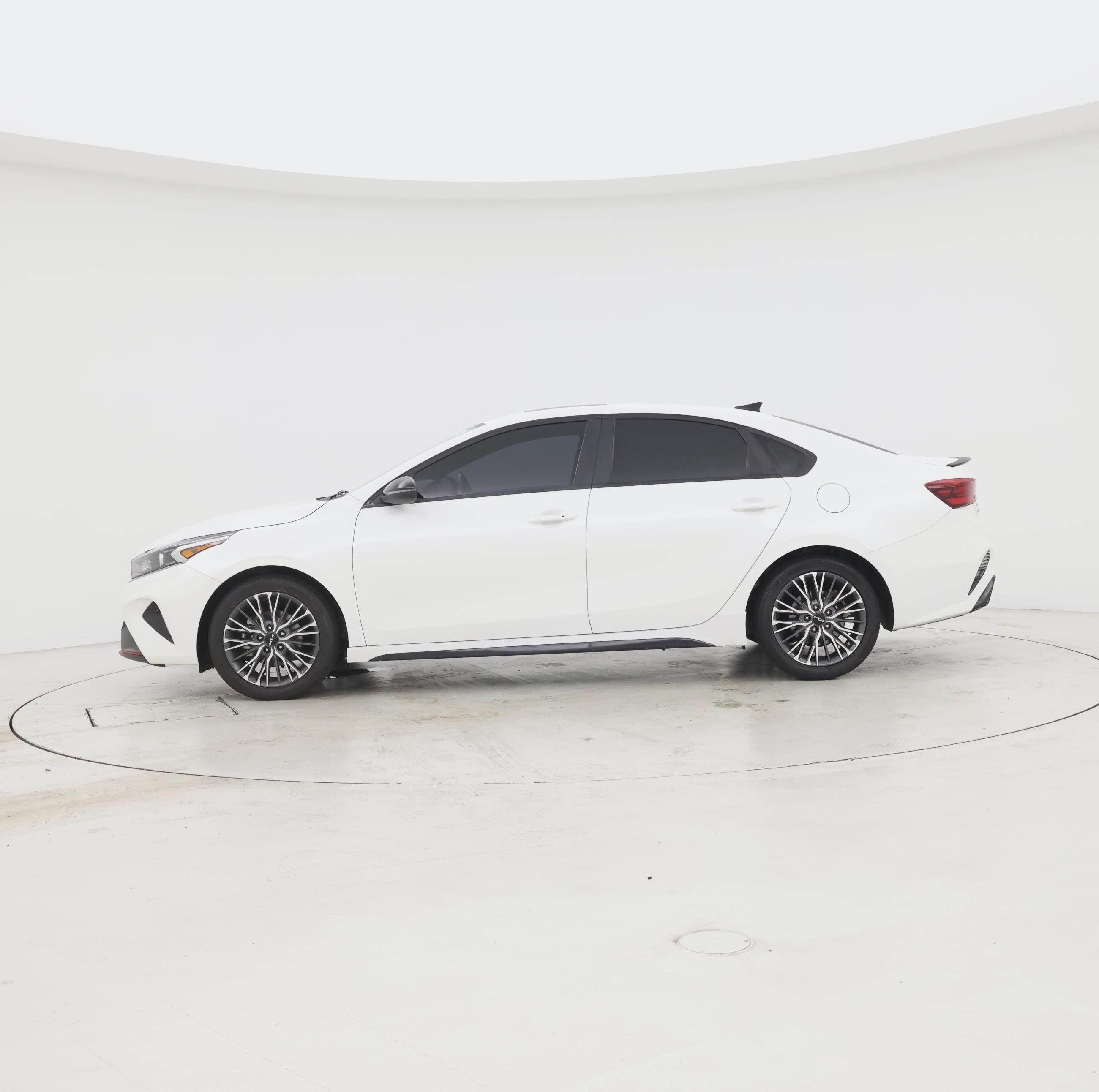 Thumbnail: 2022 Kia Forte - 3