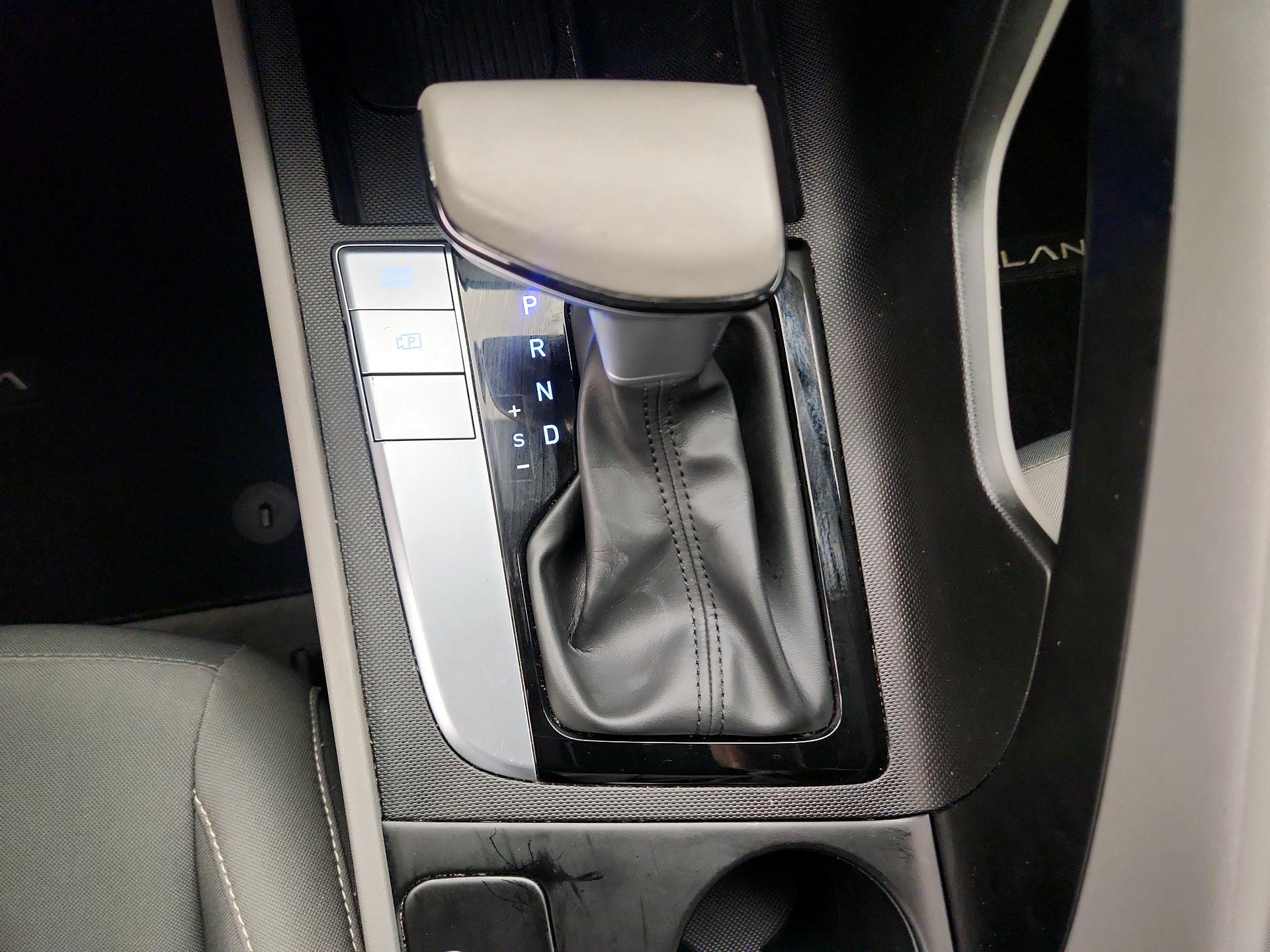 Thumbnail: 2025 Hyundai Elantra - 17