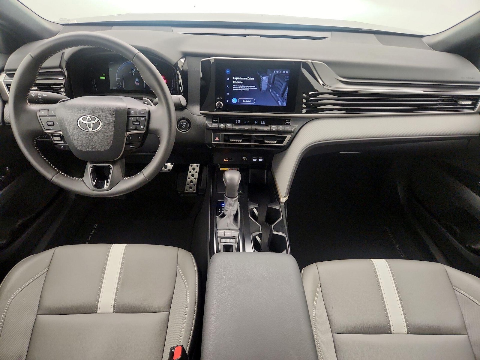 2025 Toyota Camry SE - Photo 10