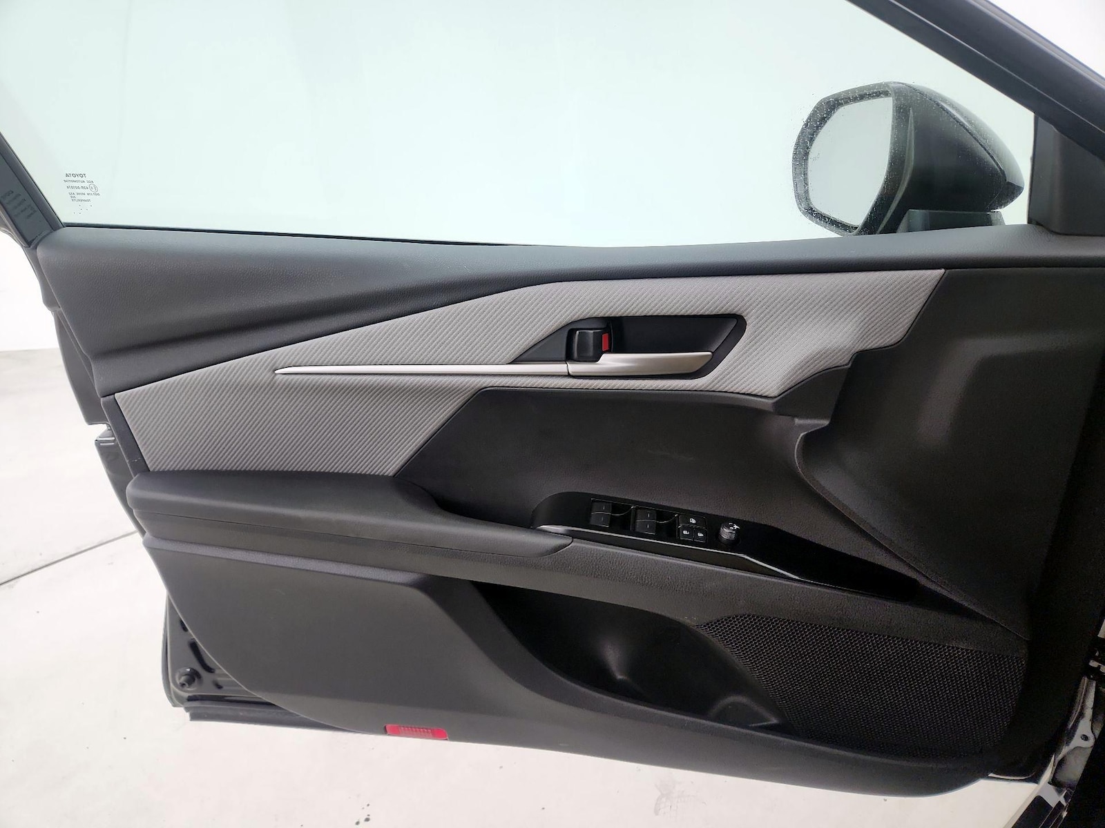 2025 Toyota Camry SE - Photo 13