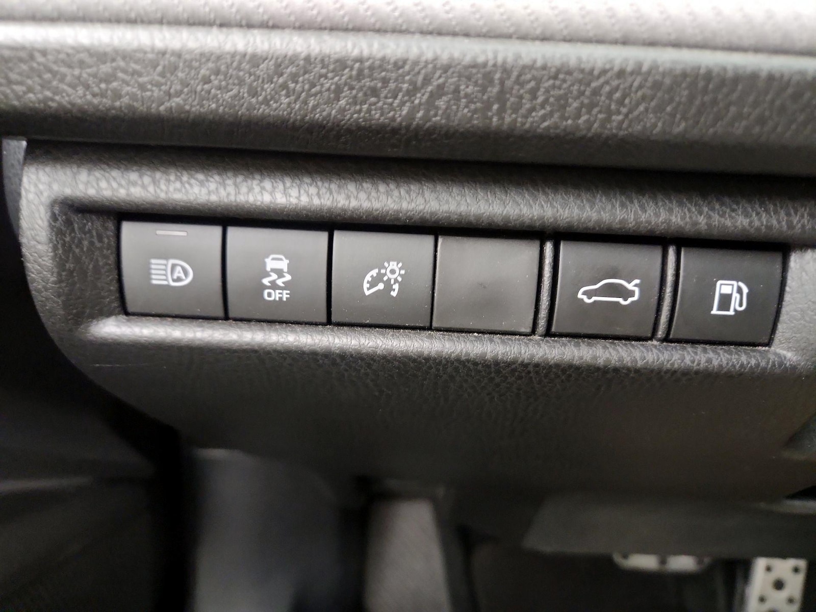 2025 Toyota Camry SE - Photo 14