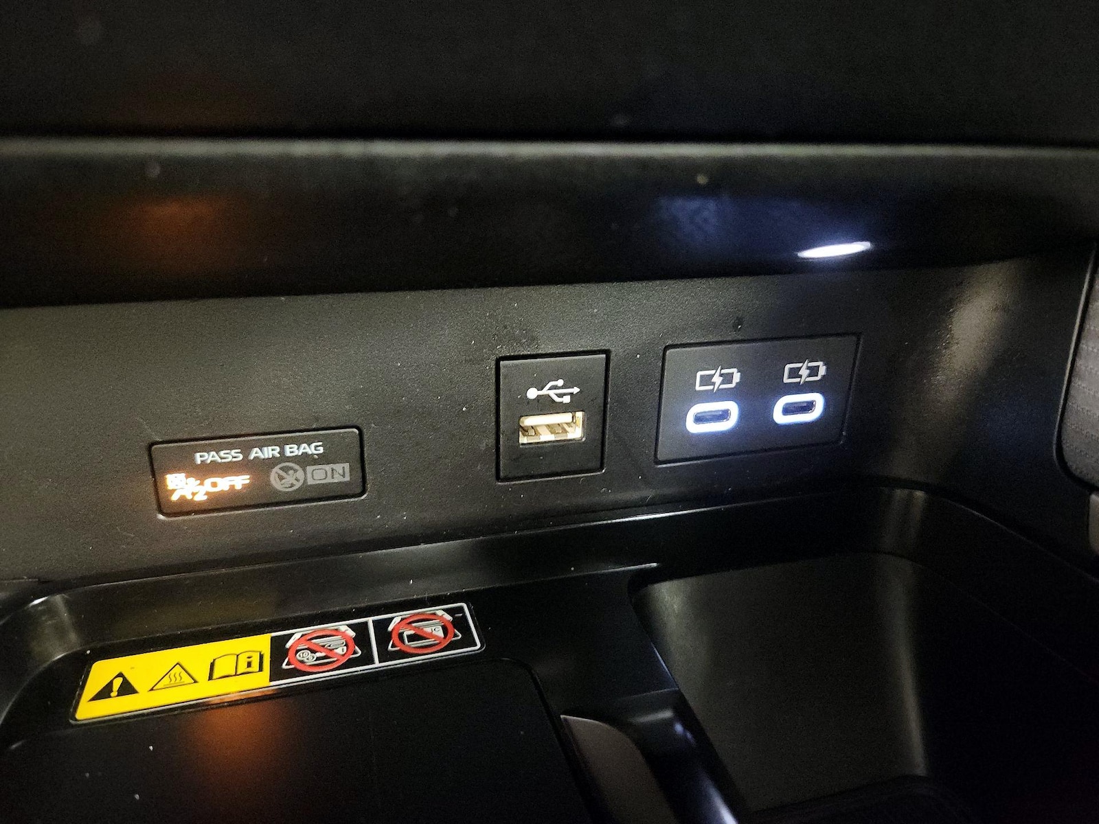2025 Toyota Camry SE - Photo 19