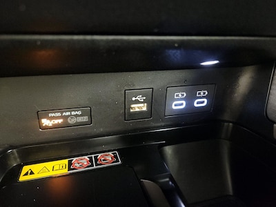 USB/AUX Ports