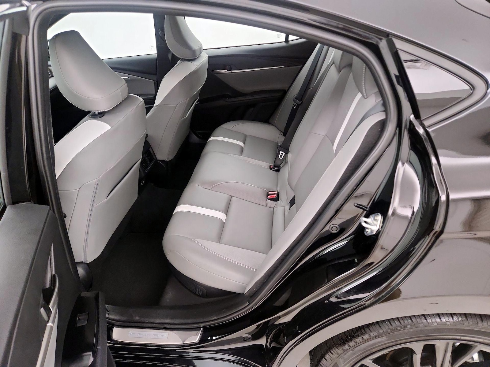 2025 Toyota Camry SE - Photo 20