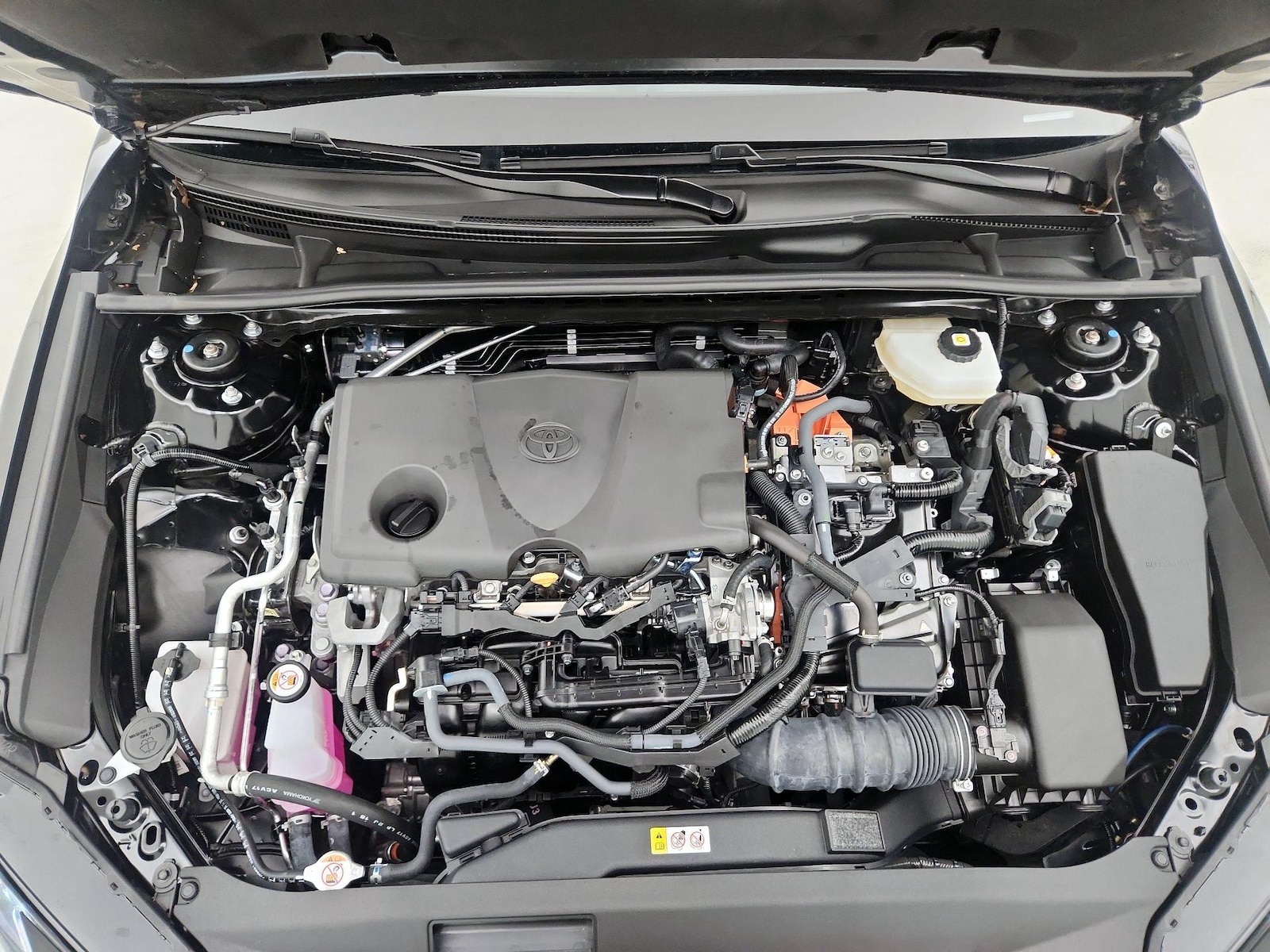 2025 Toyota Camry SE - Photo 22