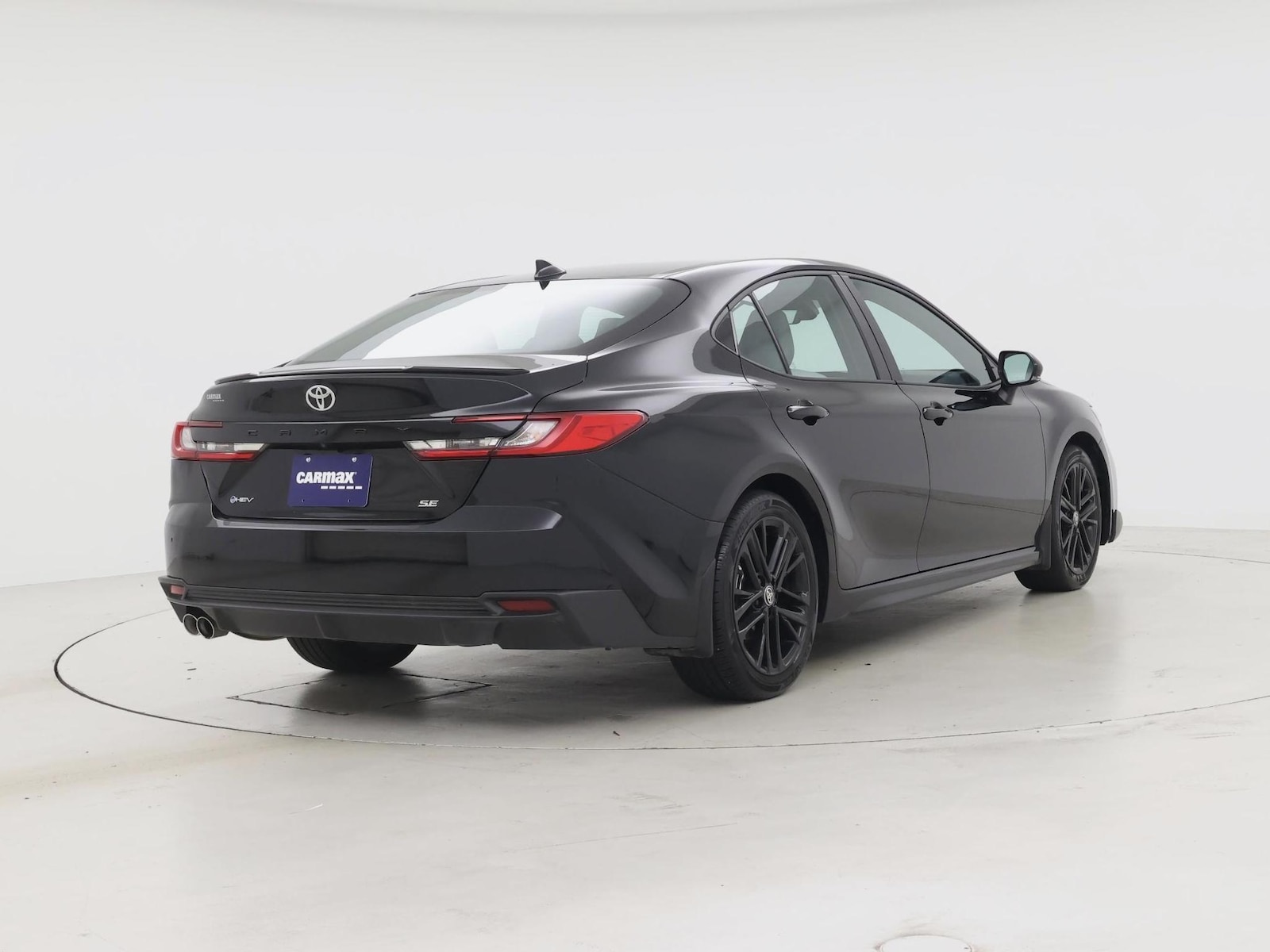 2025 Toyota Camry SE - Photo 9