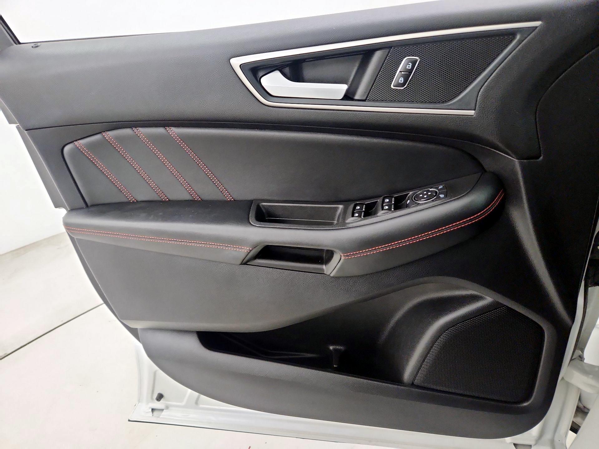 Thumbnail: 2021 Ford Edge - 12