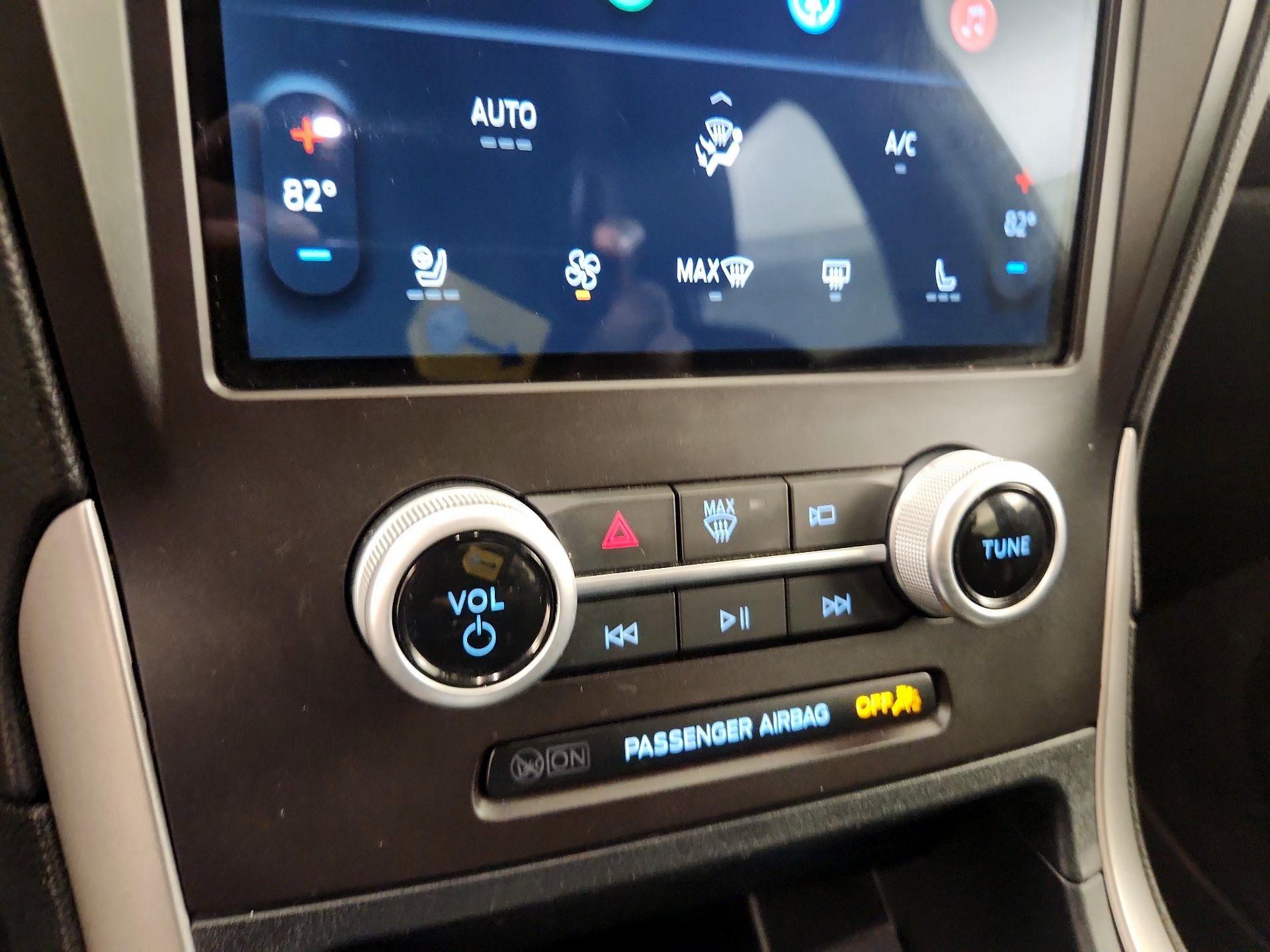 Thumbnail: 2021 Ford Edge - 17