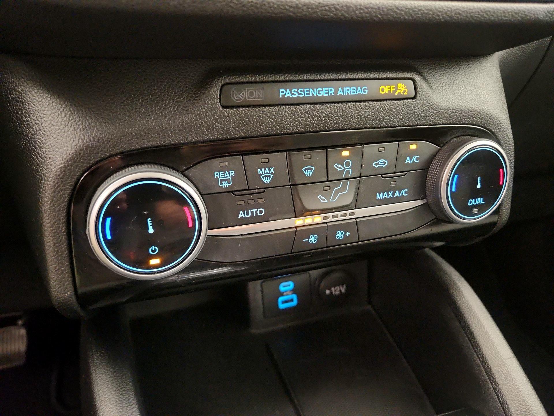 Thumbnail: 2022 Ford Escape - 16