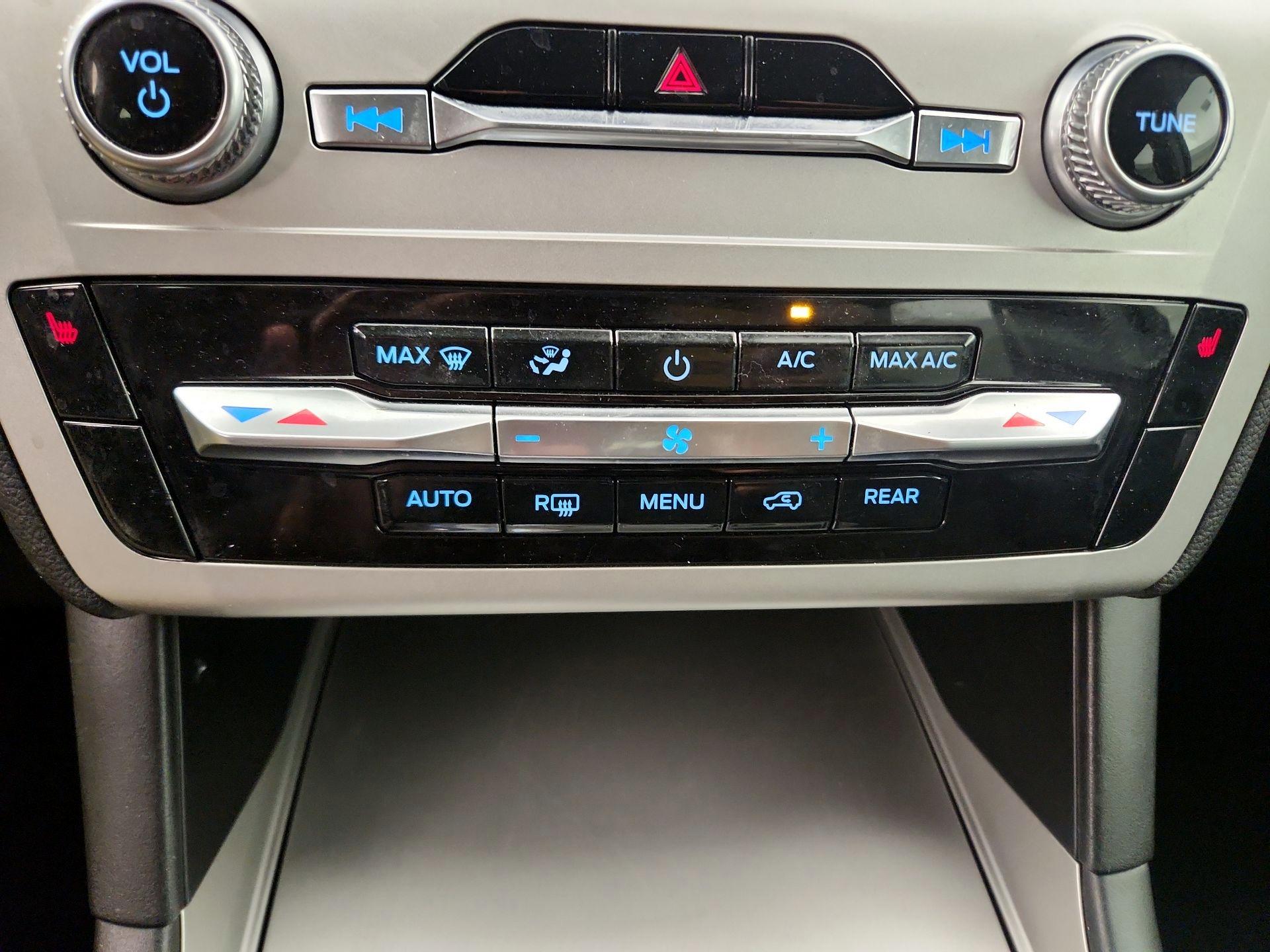 Thumbnail: 2022 Ford Explorer - 16