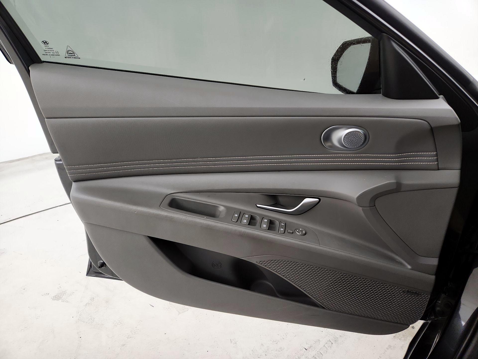 Thumbnail: 2022 Hyundai Elantra - 12