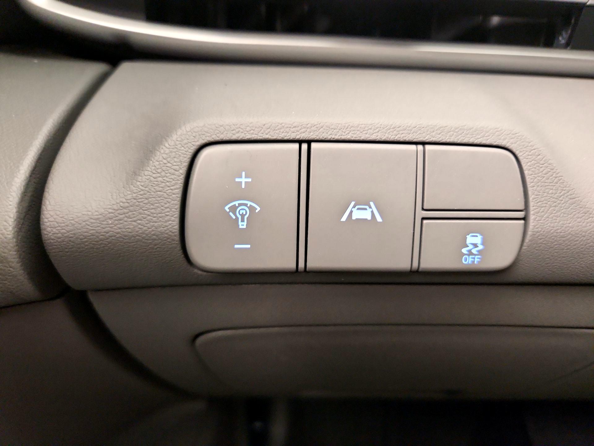 Thumbnail: 2022 Hyundai Elantra - 13