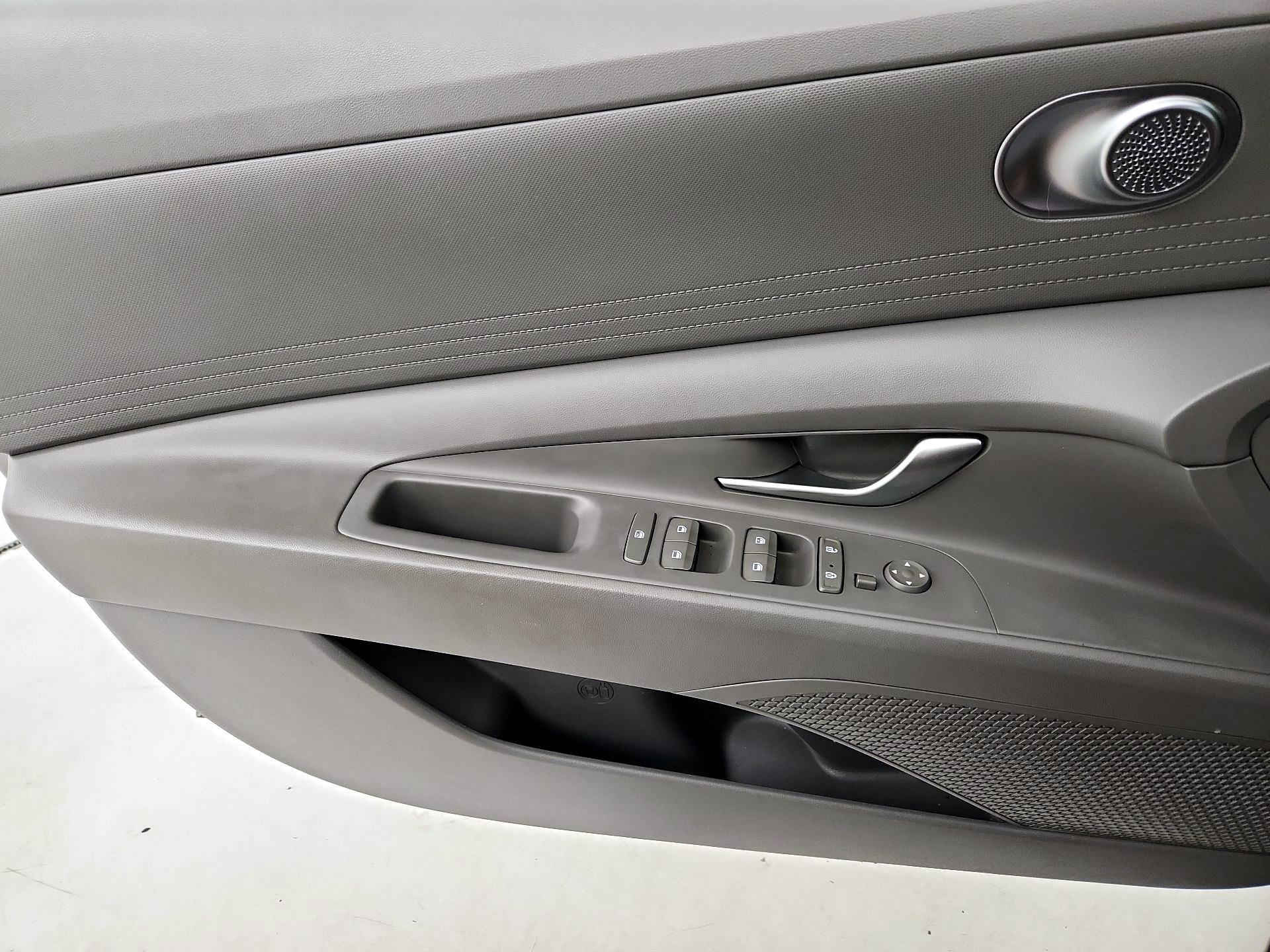 Thumbnail: 2023 Hyundai Elantra - 12