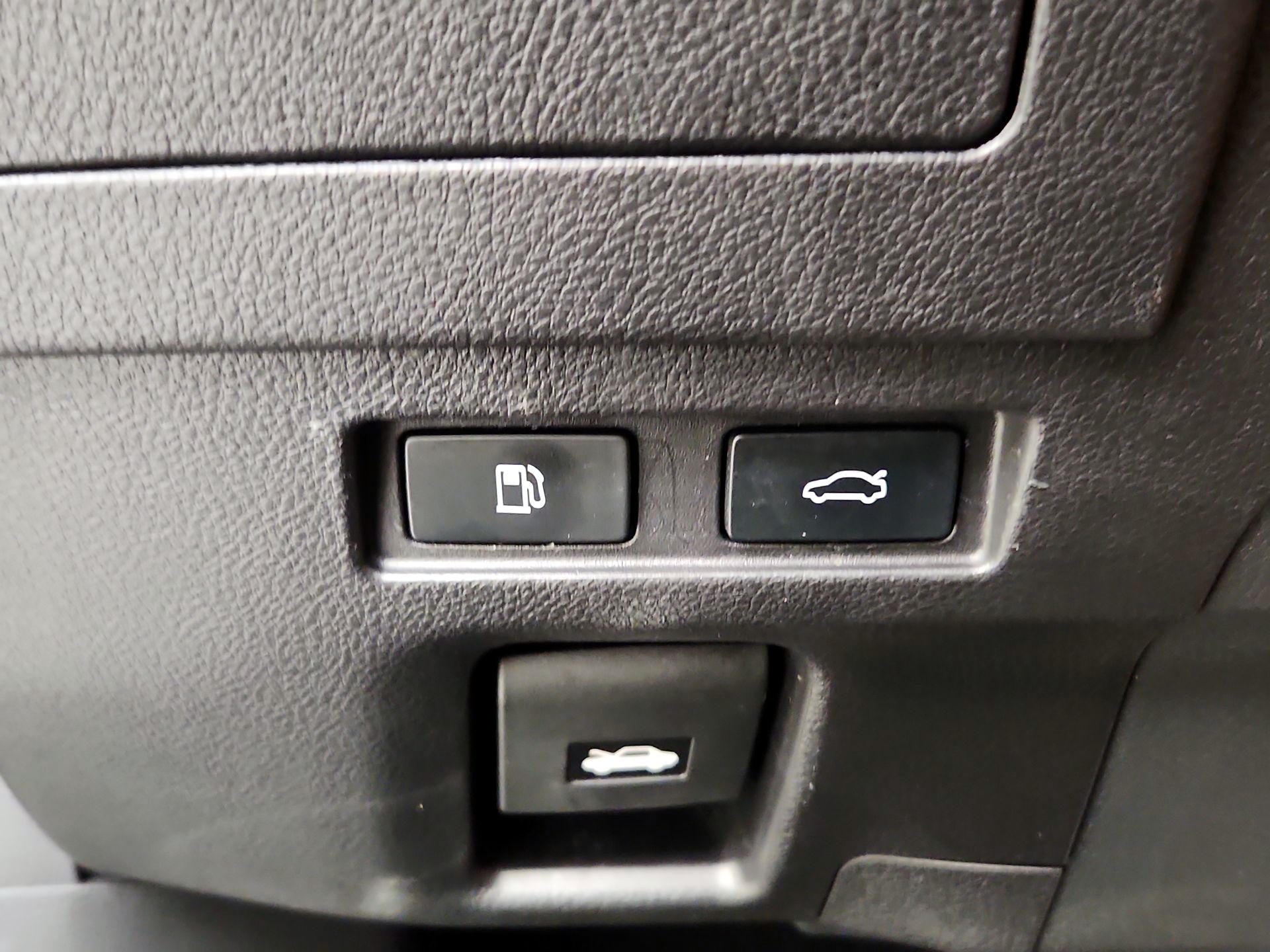 Thumbnail: 2022 Lexus ES - 13