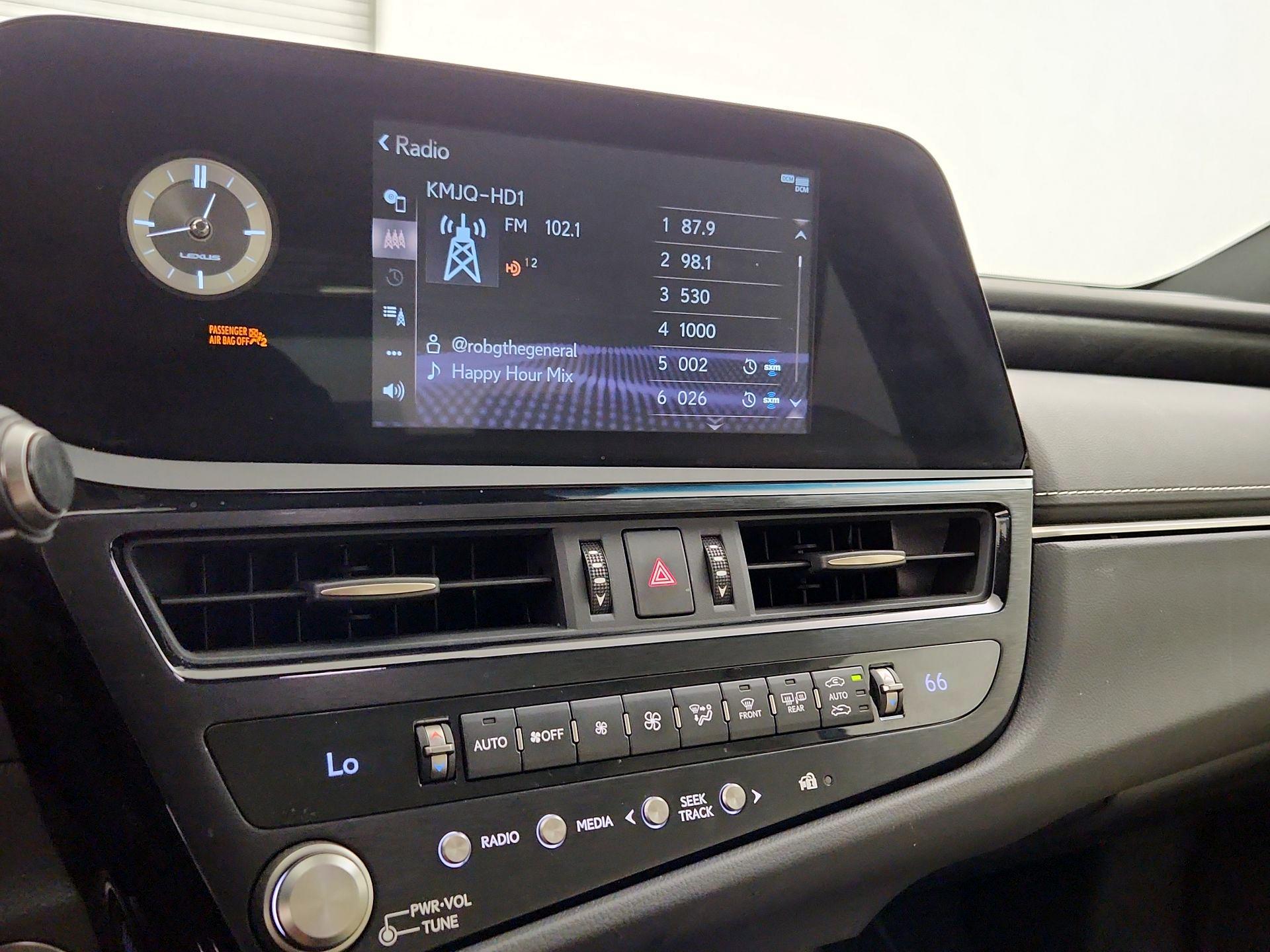 Thumbnail: 2022 Lexus ES - 15