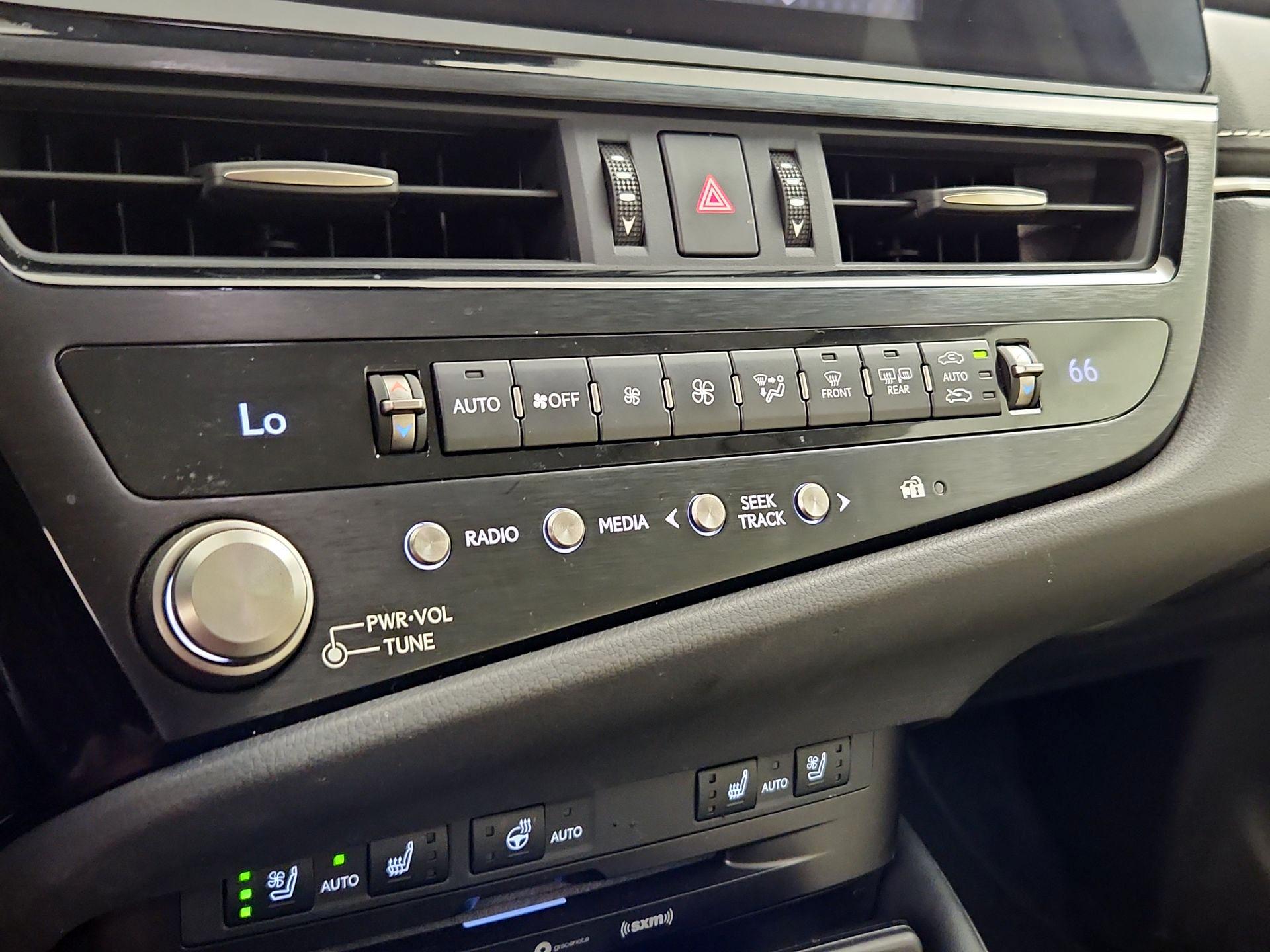 Thumbnail: 2022 Lexus ES - 16