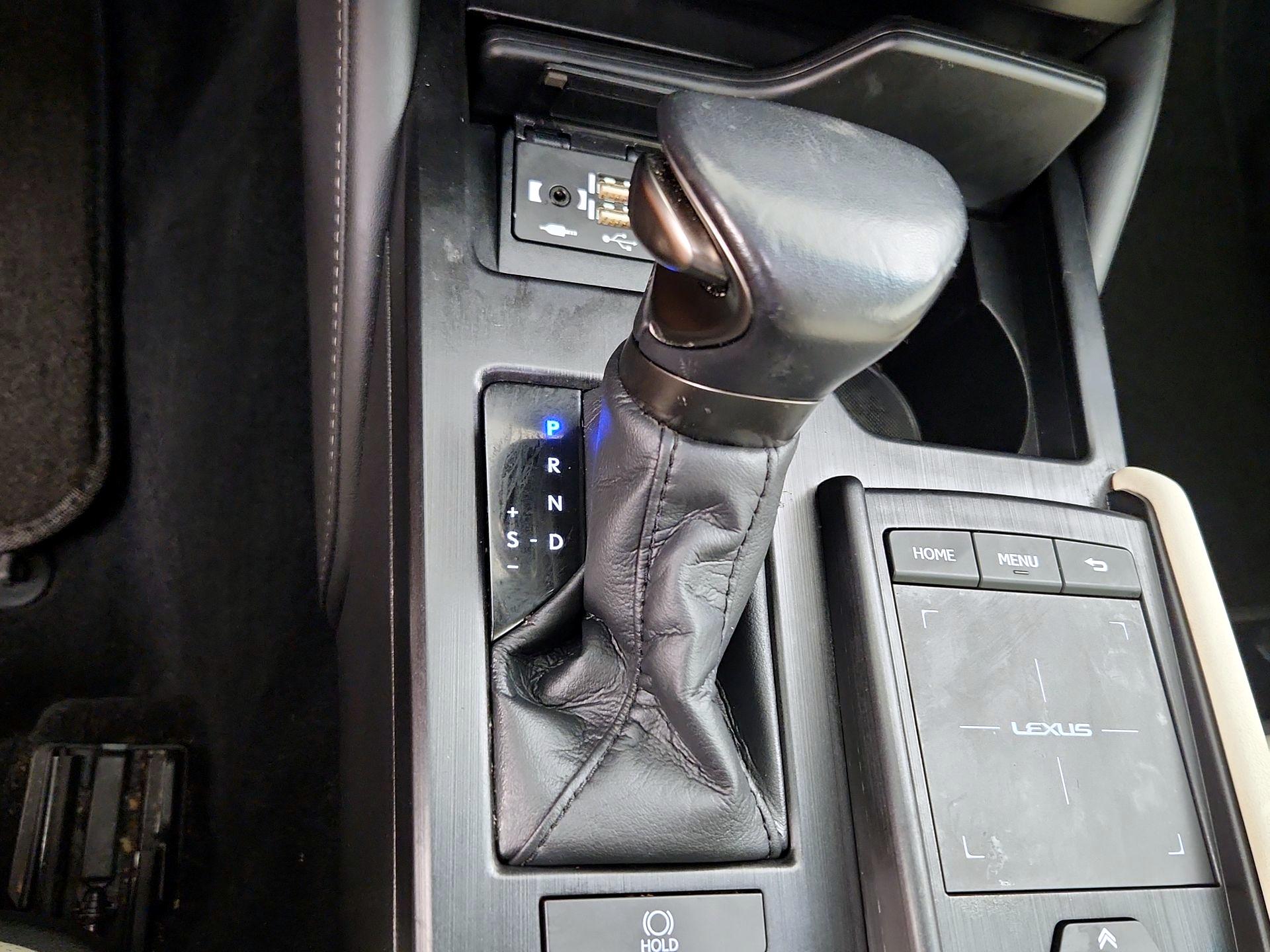 Thumbnail: 2022 Lexus ES - 17