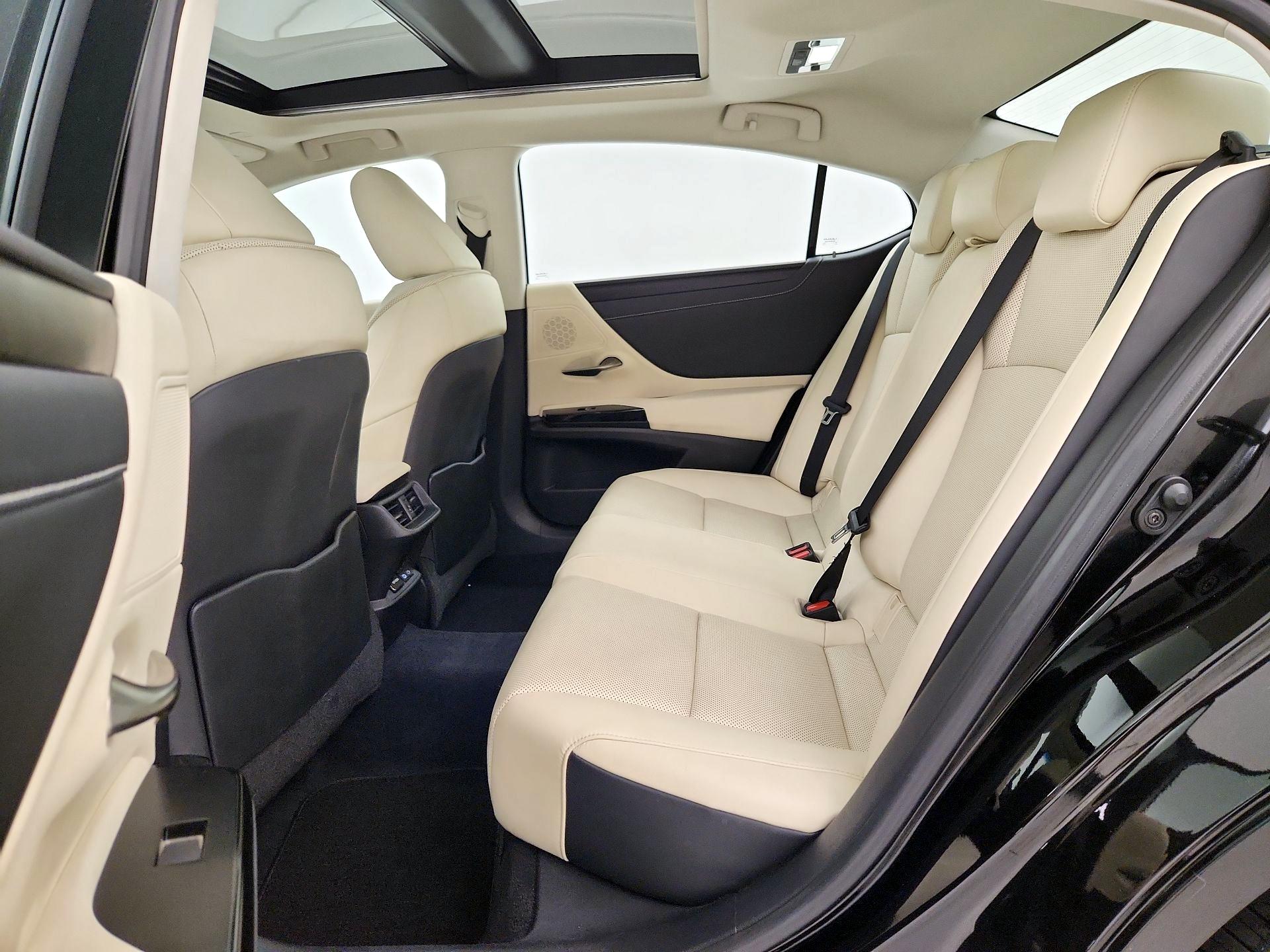 Thumbnail: 2022 Lexus ES - 20