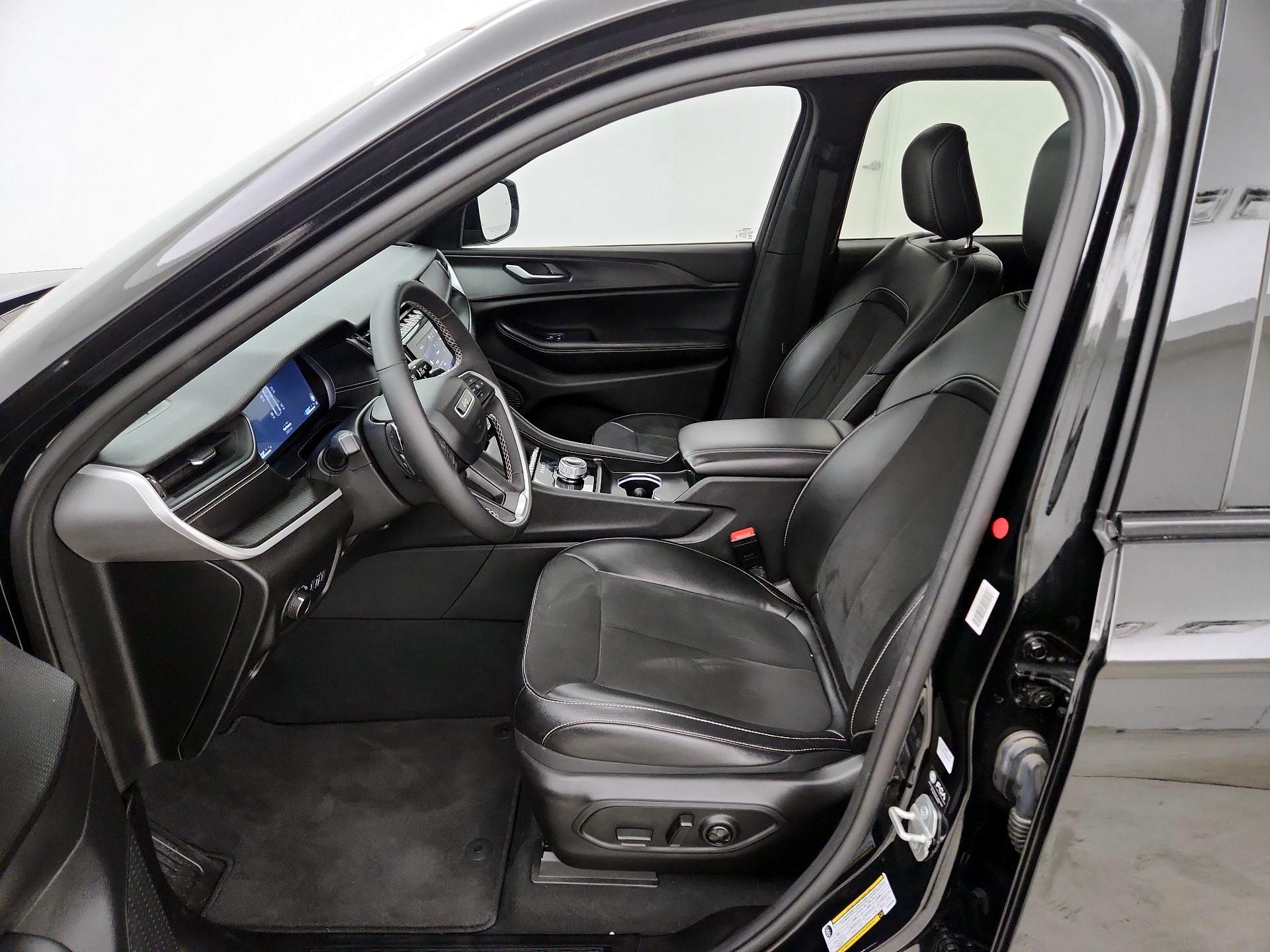 Thumbnail: 2024 Jeep Grand Cherokee - 11