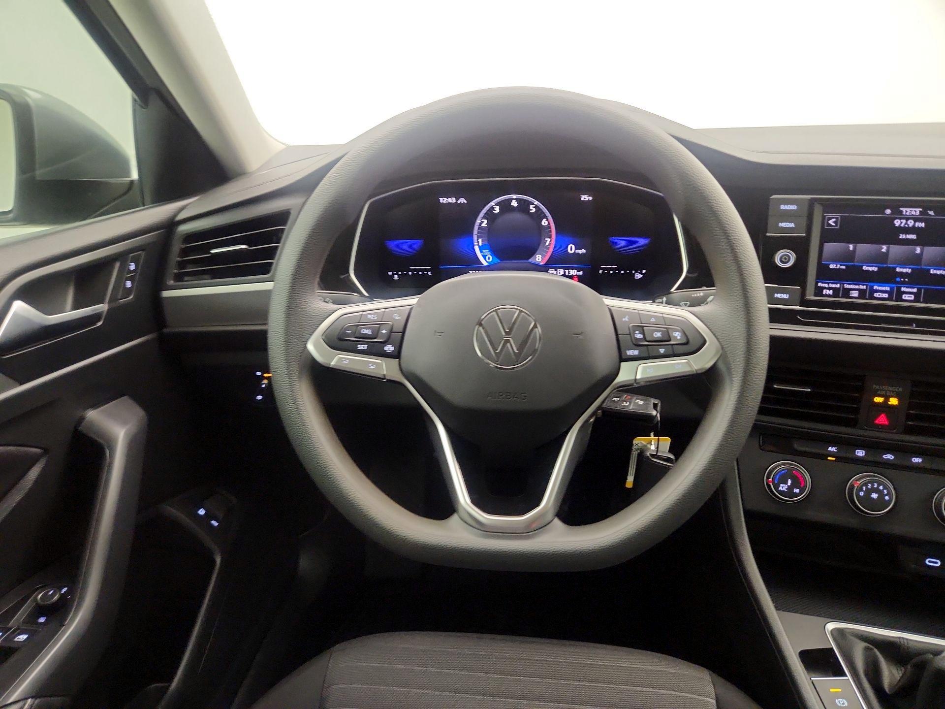 Thumbnail: 2023 Volkswagen Jetta - 10