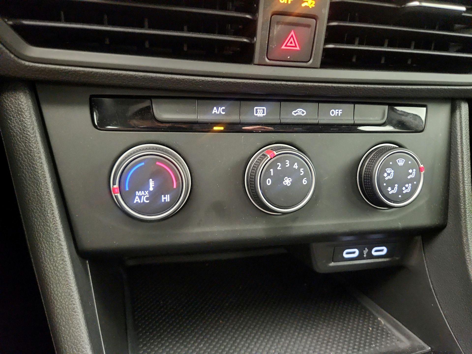 Thumbnail: 2023 Volkswagen Jetta - 16