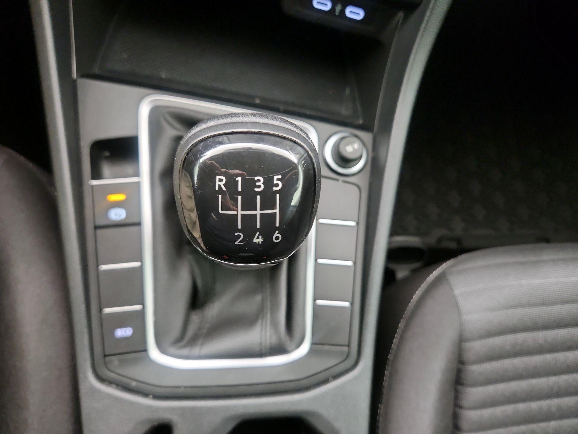 Thumbnail: 2023 Volkswagen Jetta - 17