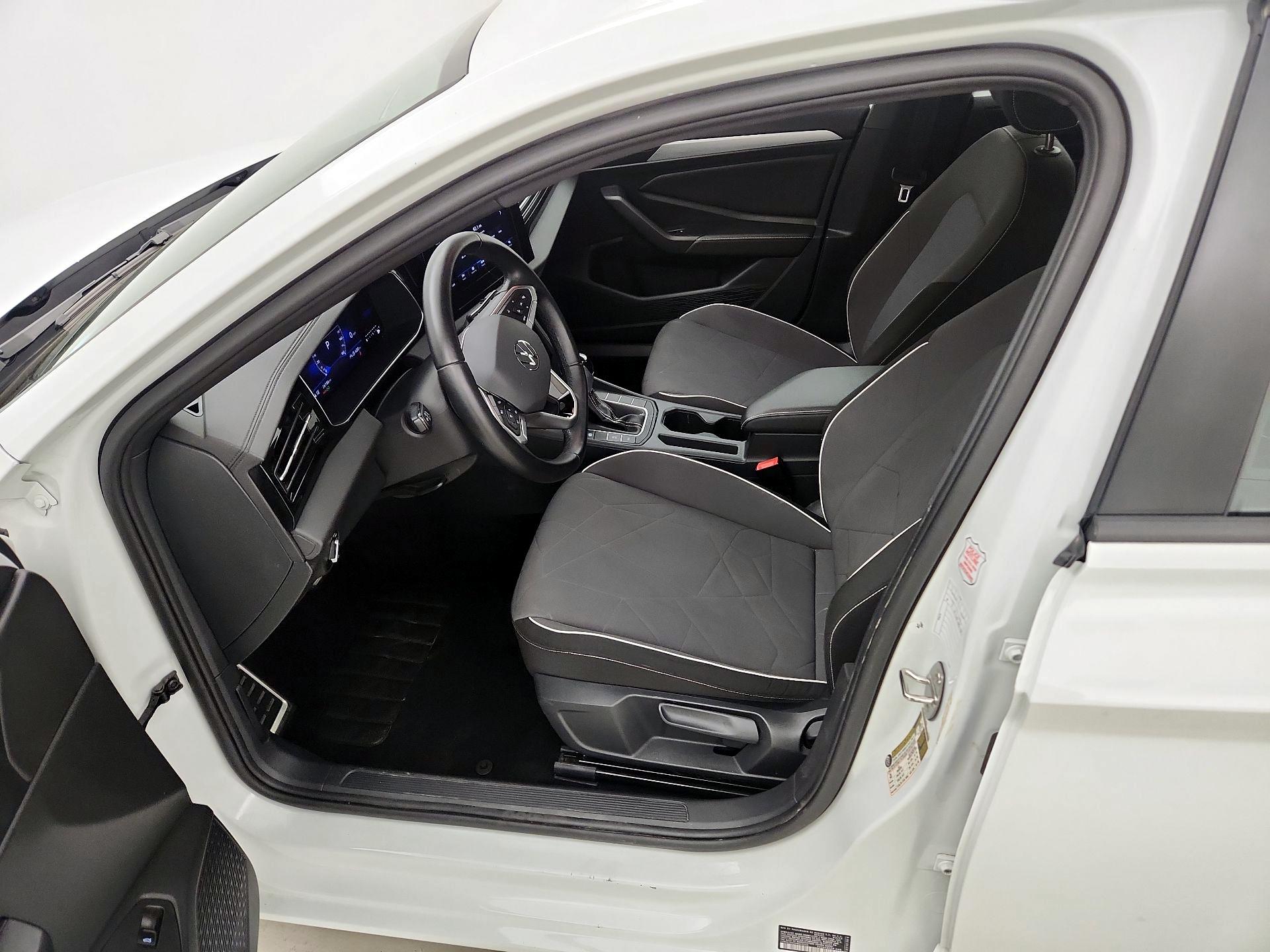 Thumbnail: 2025 Volkswagen Jetta - 11