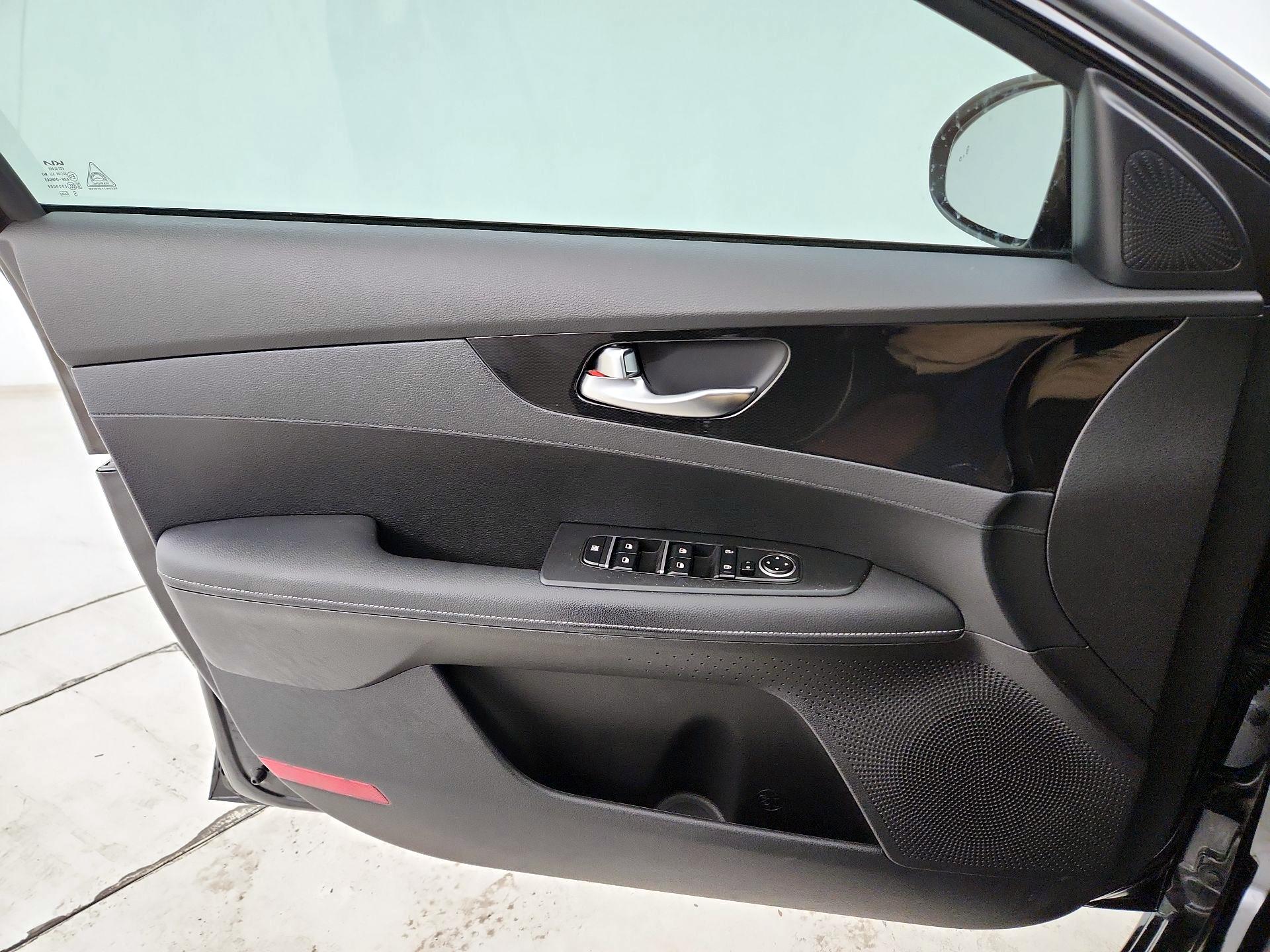 Thumbnail: 2022 Kia Forte - 12