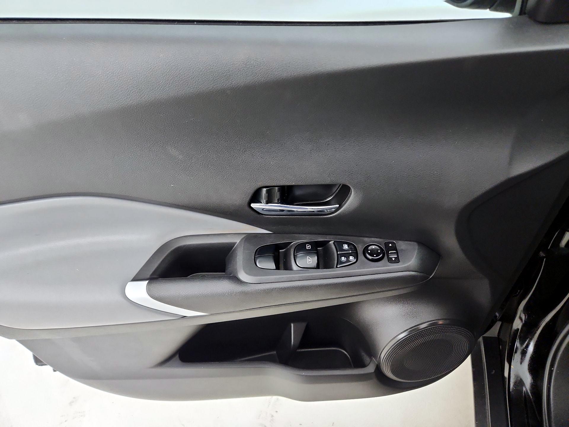 Thumbnail: 2023 Nissan Kicks - 12