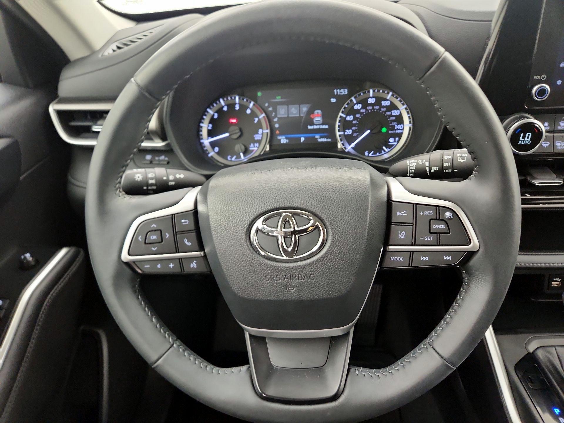 Thumbnail: 2023 Toyota Highlander - 10