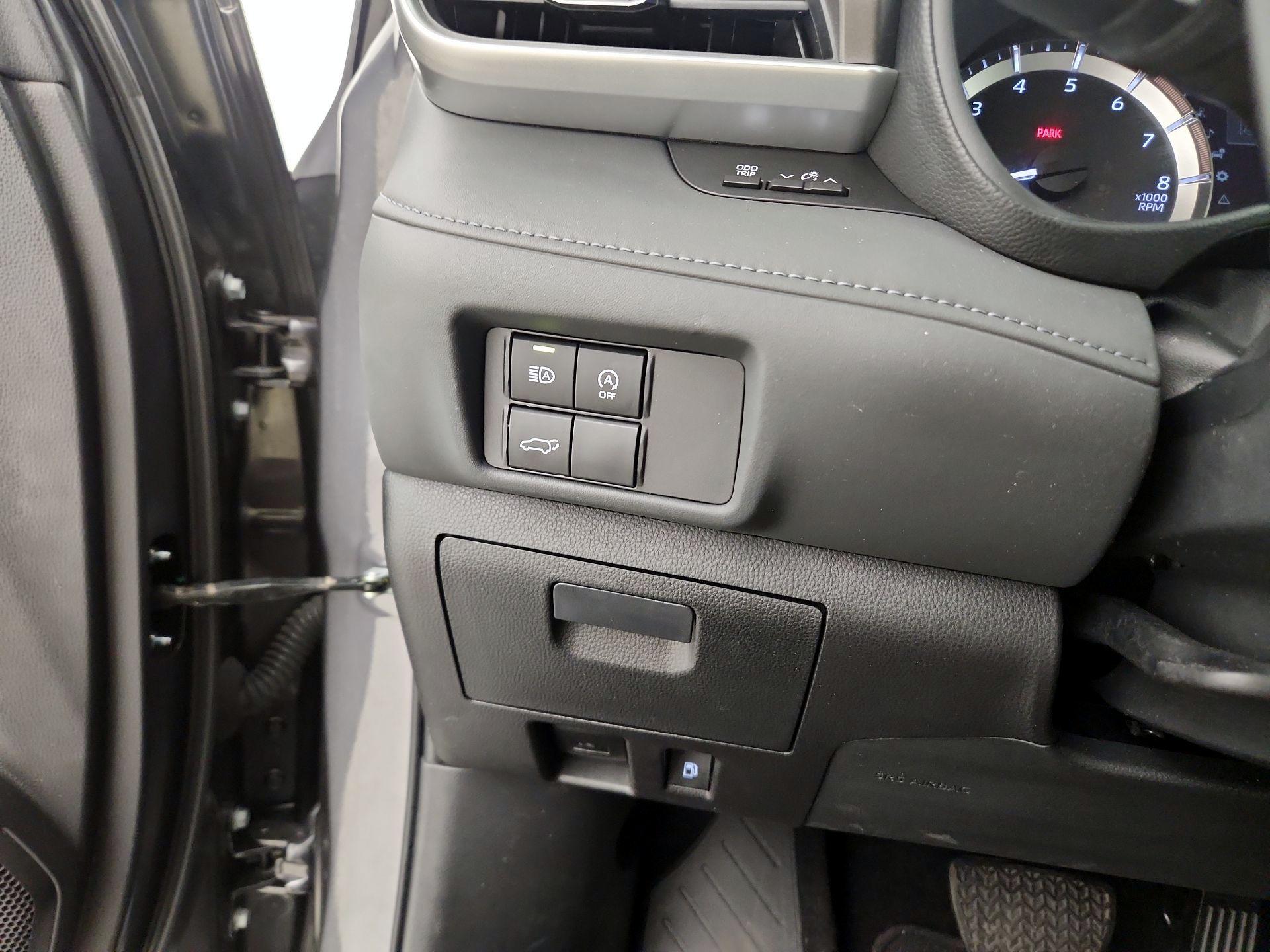 Thumbnail: 2023 Toyota Highlander - 13