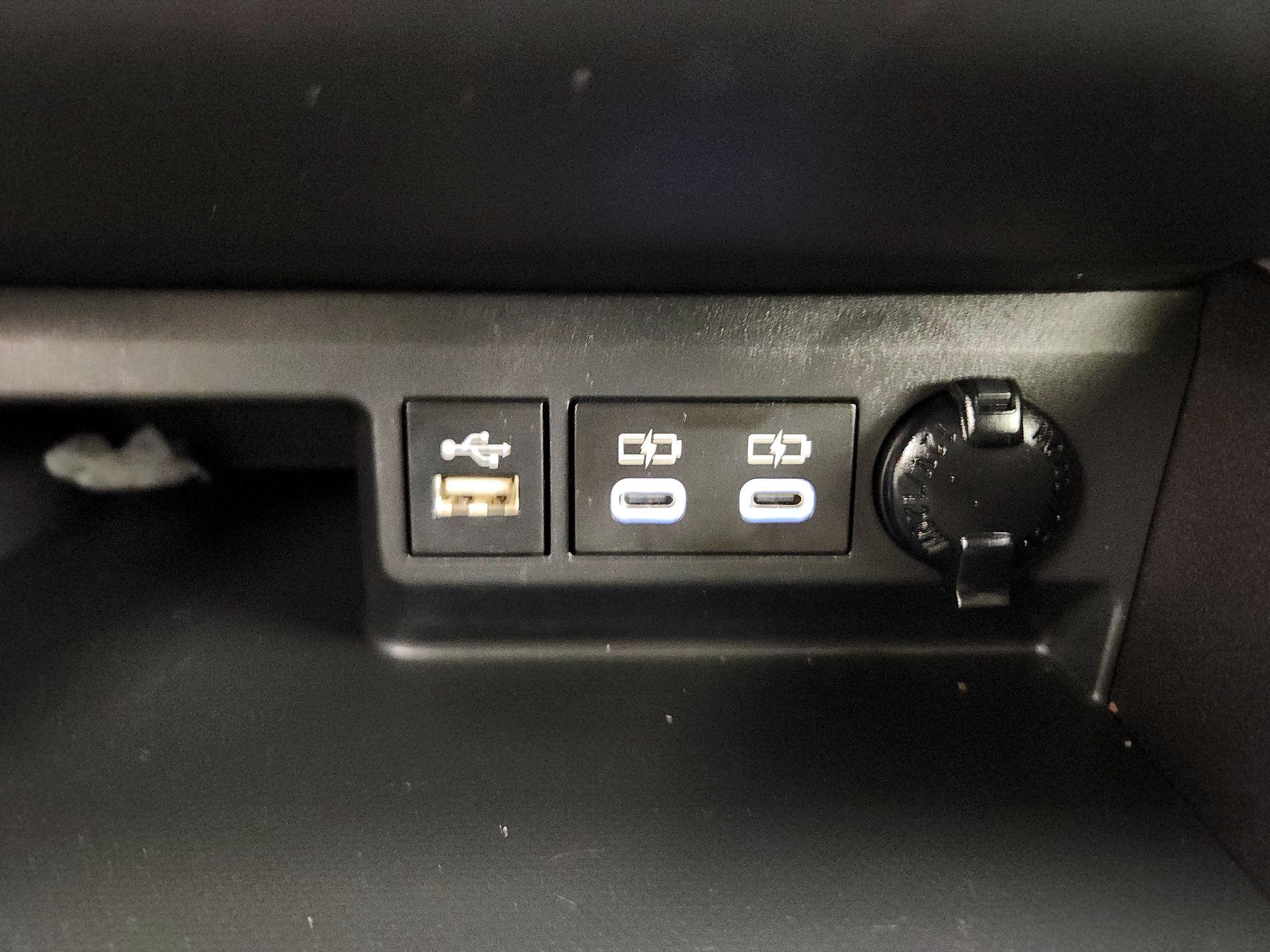 Thumbnail: 2023 Toyota Highlander - 18