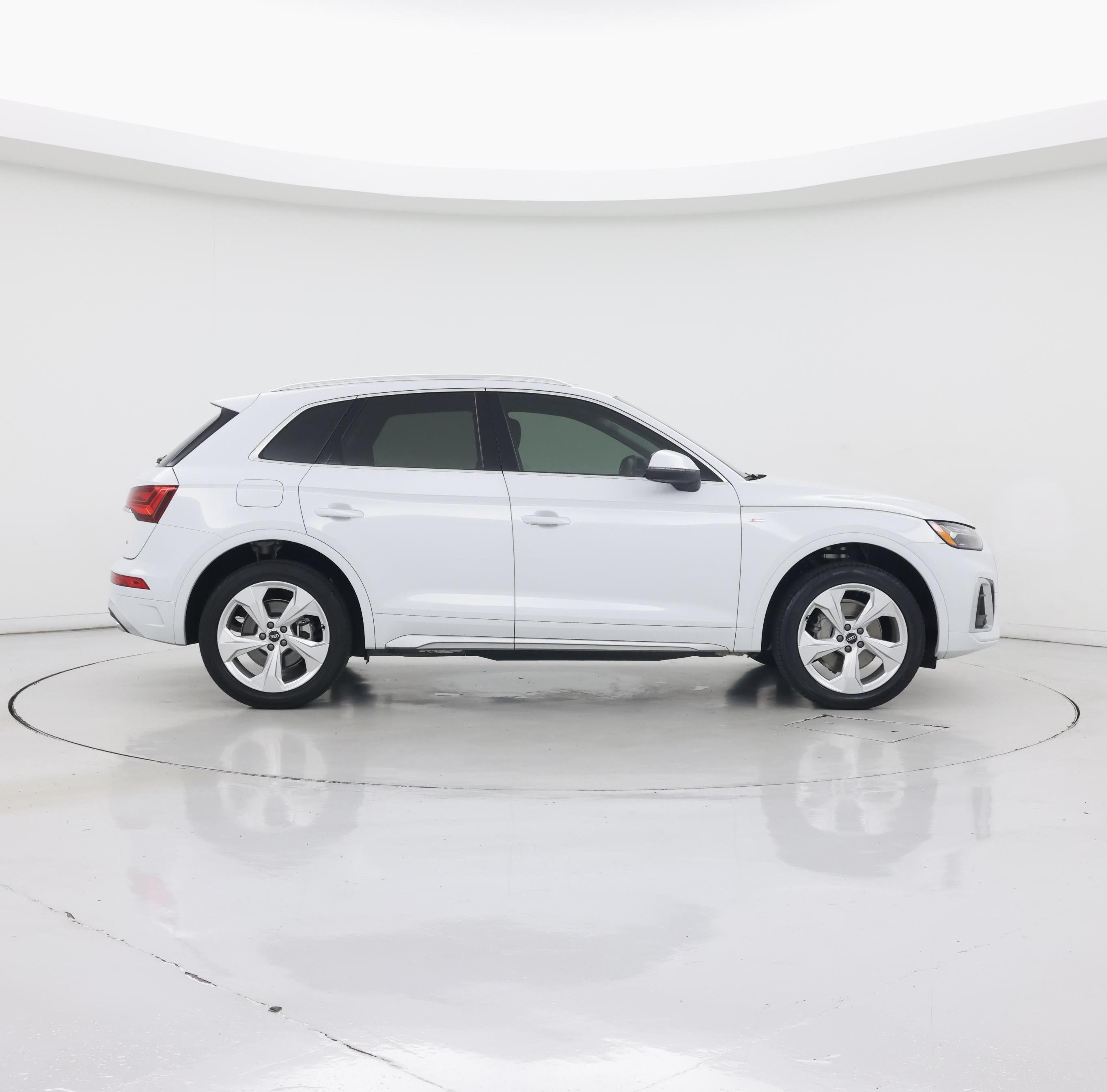 Thumbnail: 2023 Audi Q5 - 7