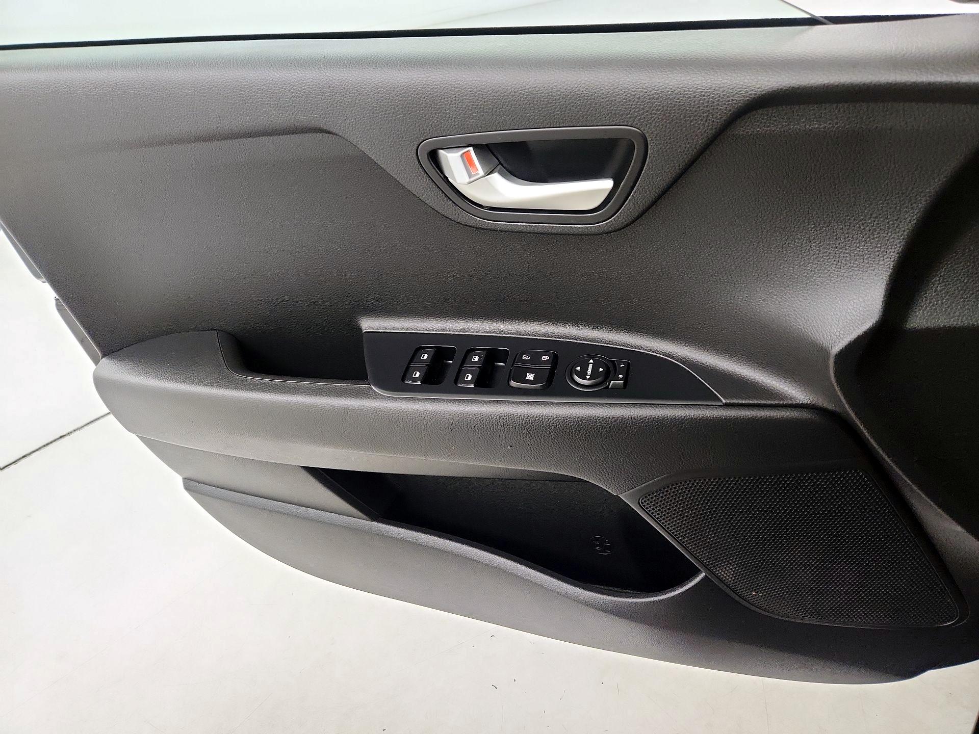 Thumbnail: 2022 Kia Rio - 12