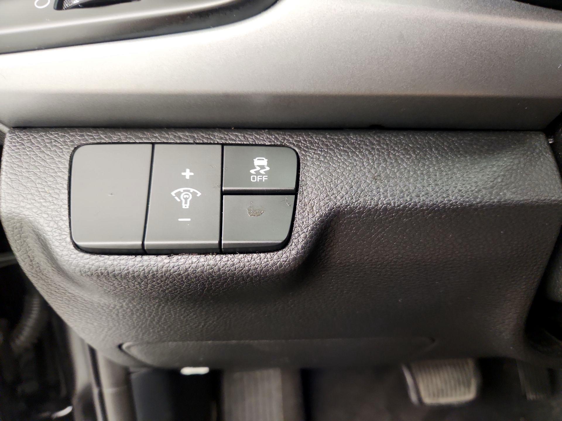 Thumbnail: 2022 Kia Rio - 13