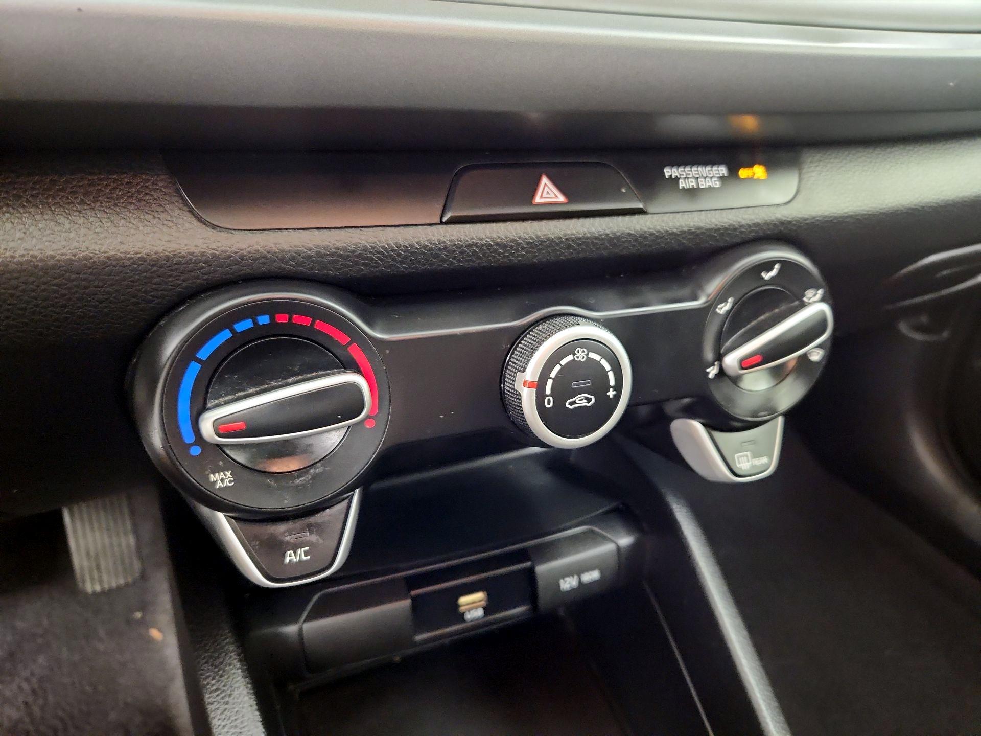 Thumbnail: 2022 Kia Rio - 16