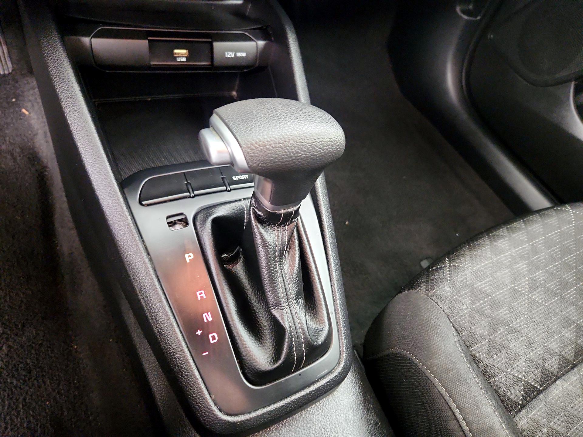 Thumbnail: 2022 Kia Rio - 17