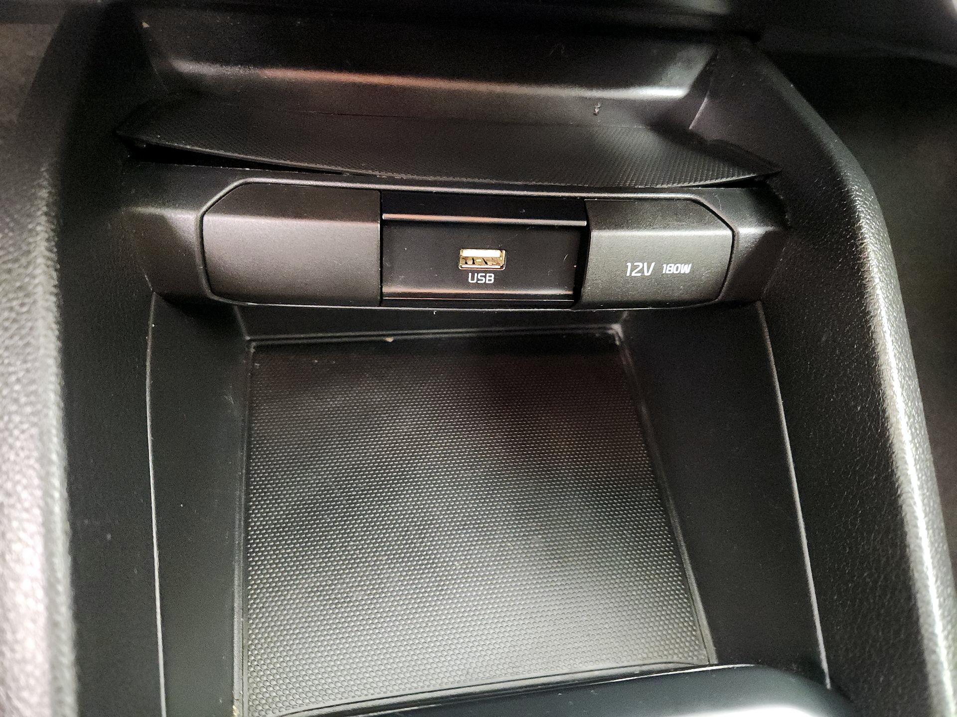 Thumbnail: 2022 Kia Rio - 18