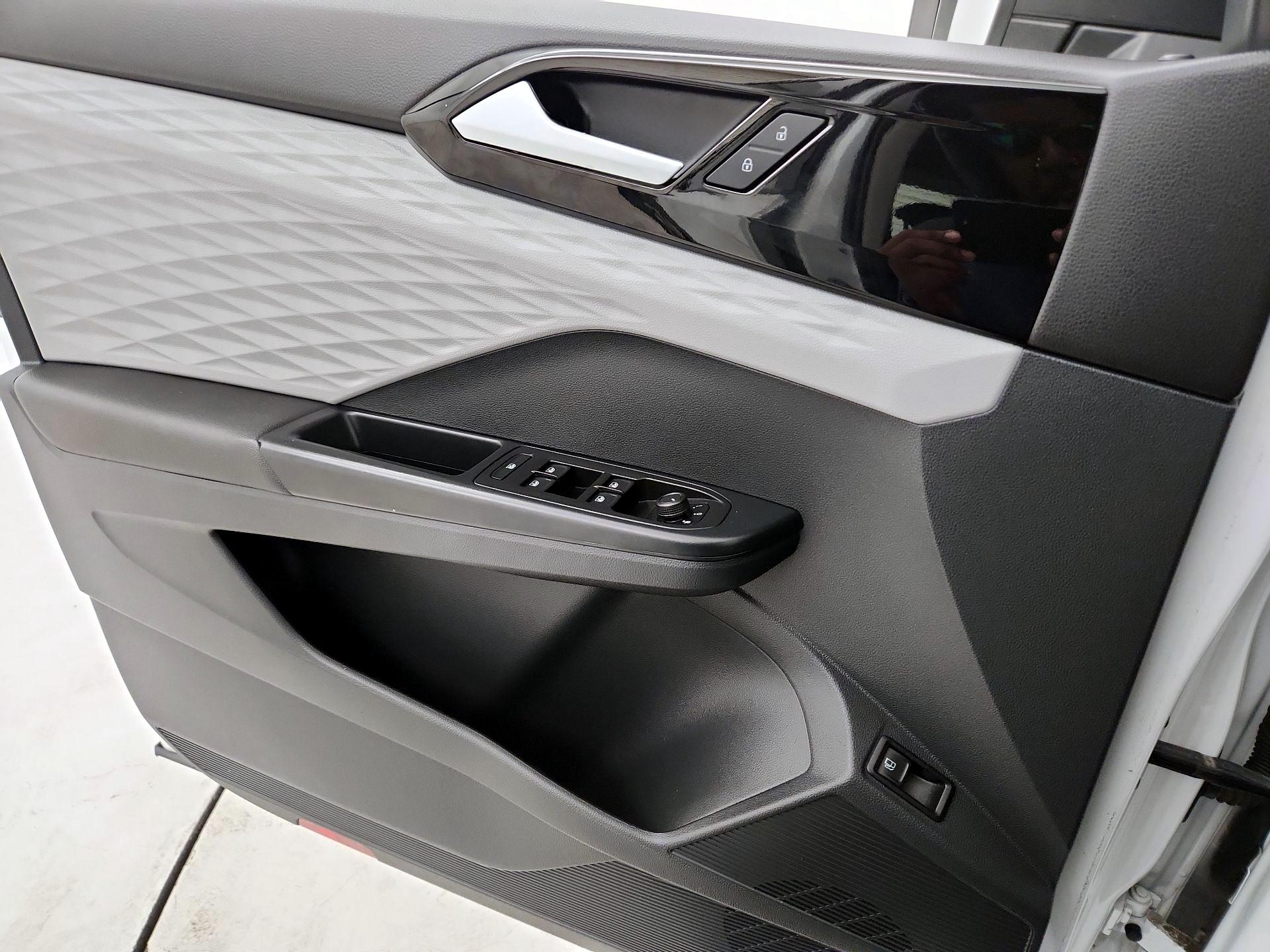 Thumbnail: 2023 Volkswagen Taos - 10