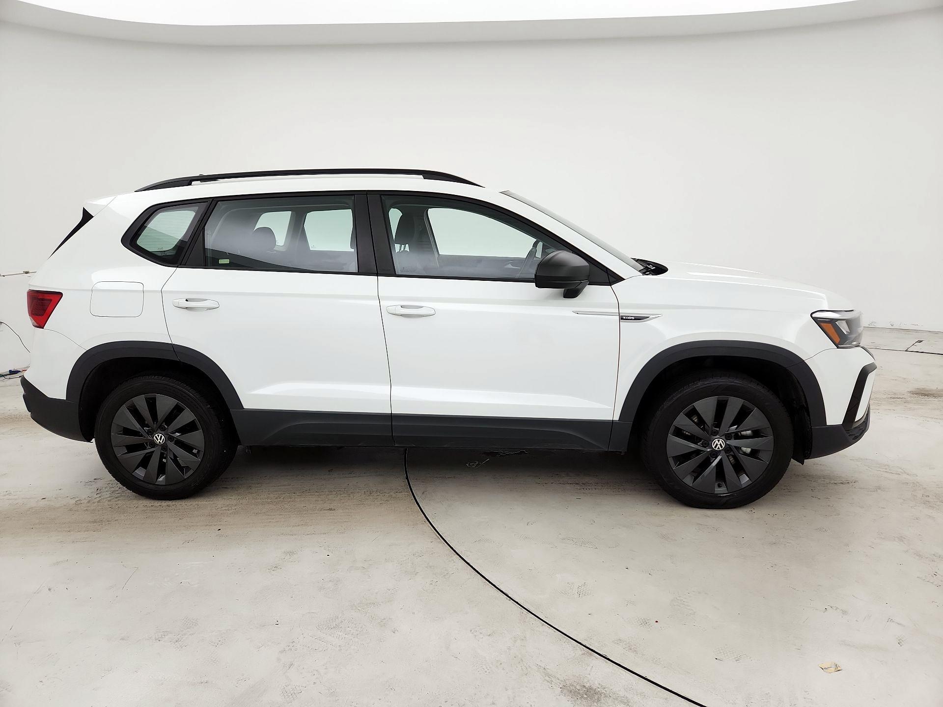 Thumbnail: 2023 Volkswagen Taos - 4