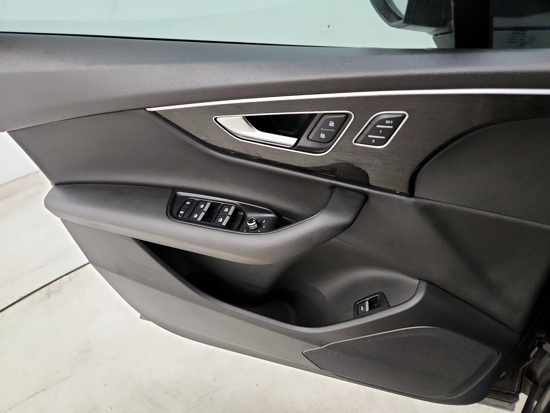 Thumbnail: 2021 Audi Q7 - 12