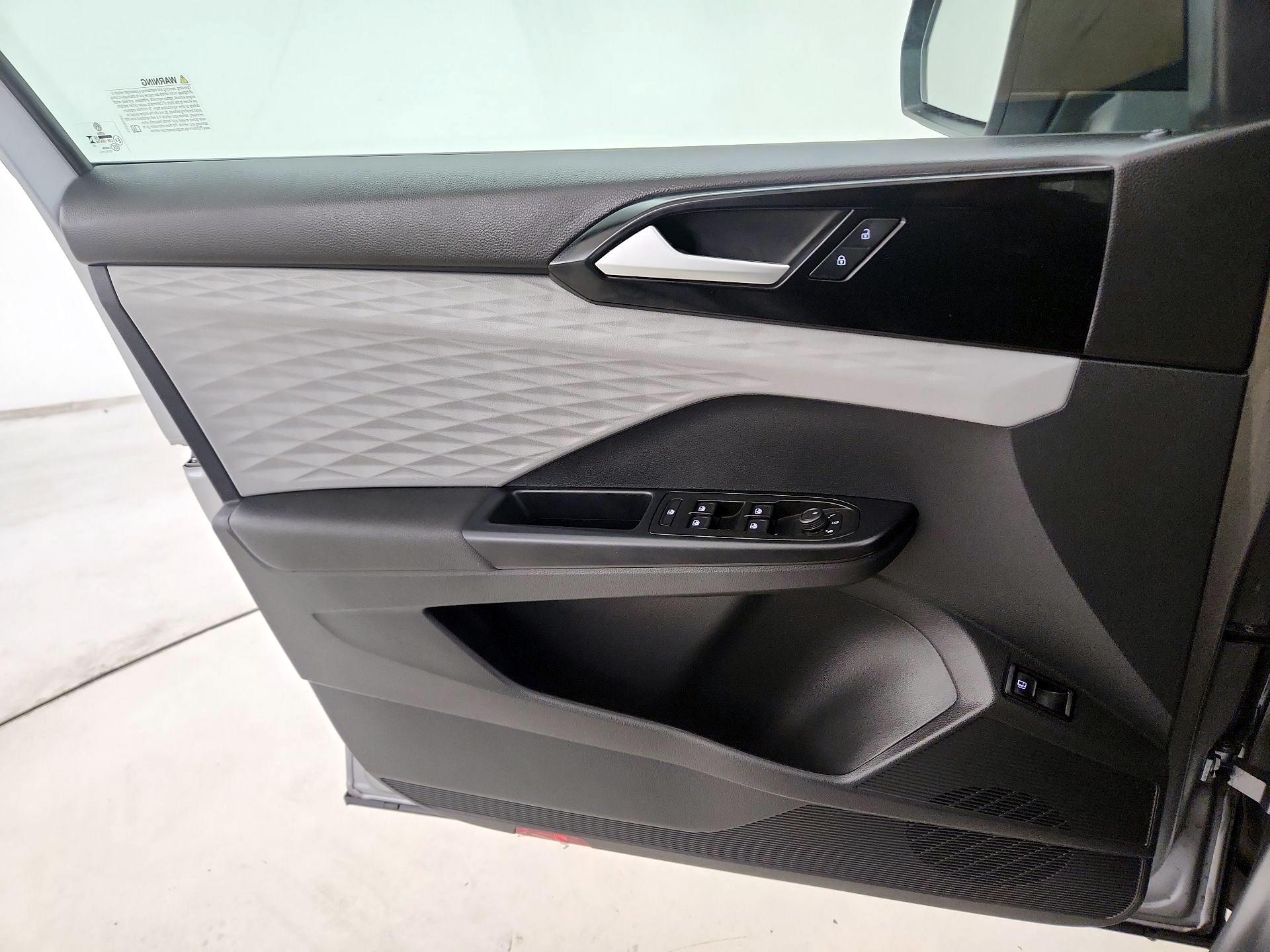 Thumbnail: 2023 Volkswagen Taos - 12
