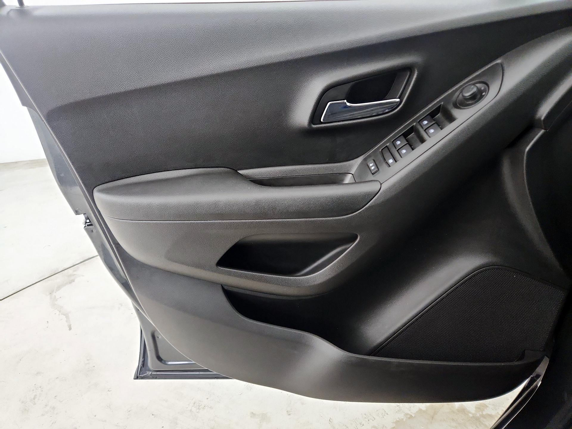 Thumbnail: 2020 Chevrolet Trax - 12