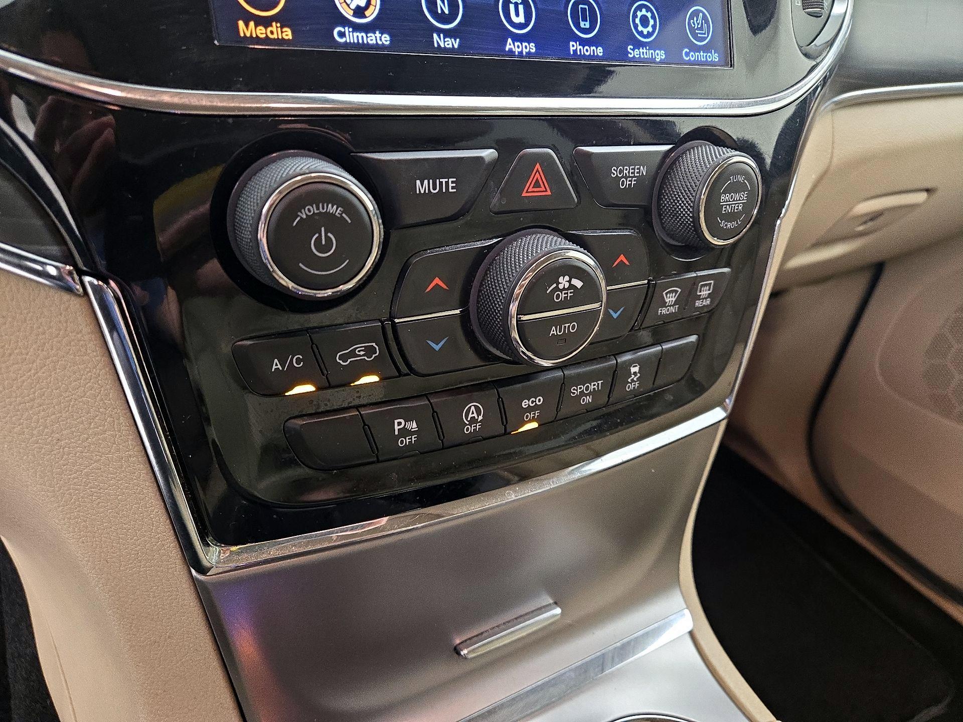 Thumbnail: 2020 Jeep Grand Cherokee - 17